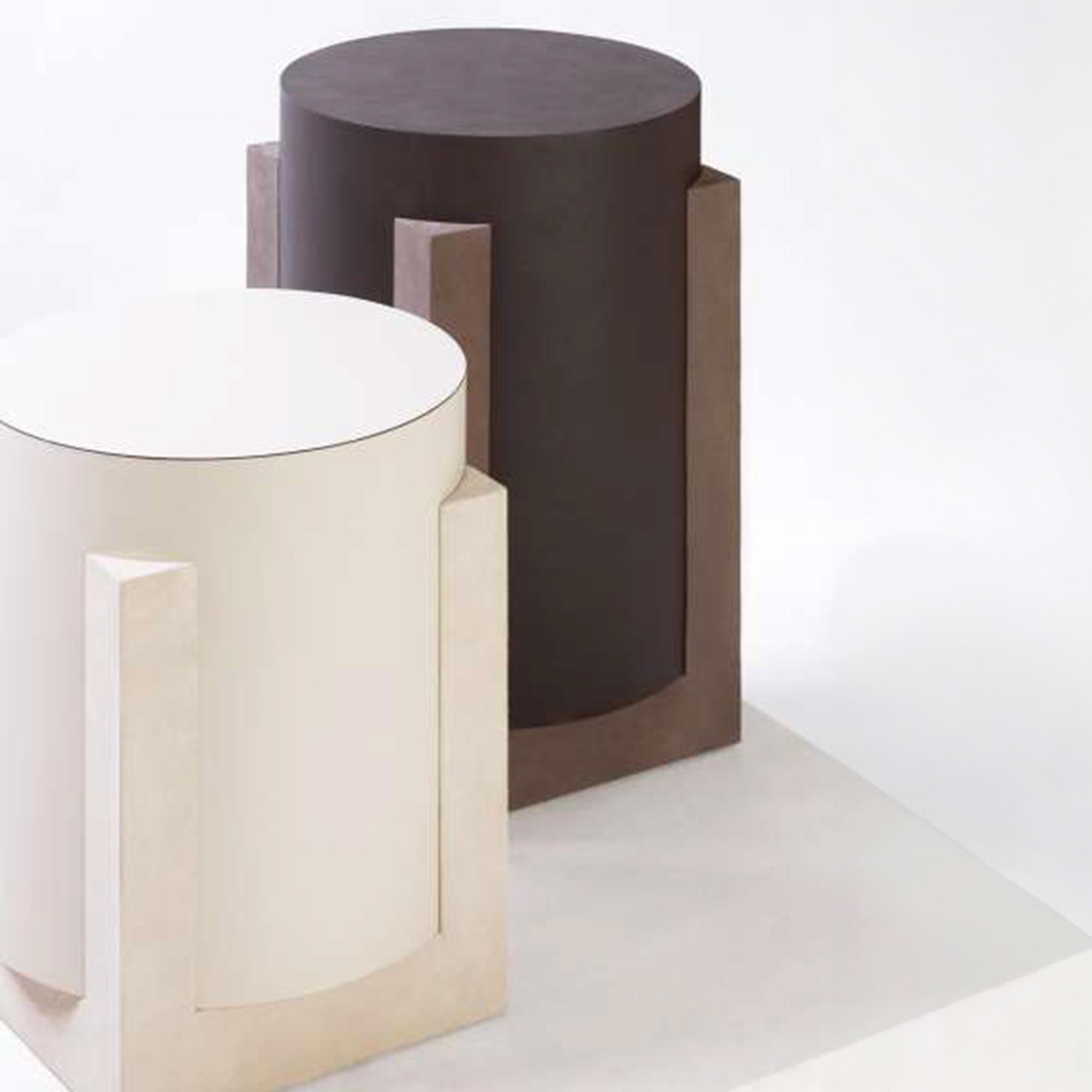 Depuis près de vingt ans, la marque Giobagnara allie savoir-faire traditionnel et technologie de pointe pour produire une élégance de haut niveau. Avec des créations luxueuses disponibles dans une palette de couleurs unique et pratiquement illimitée
