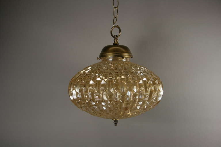Pale Amber Mid Century Geometric Glass Pendant In Good Condition For Sale In Douglas Manor, NY