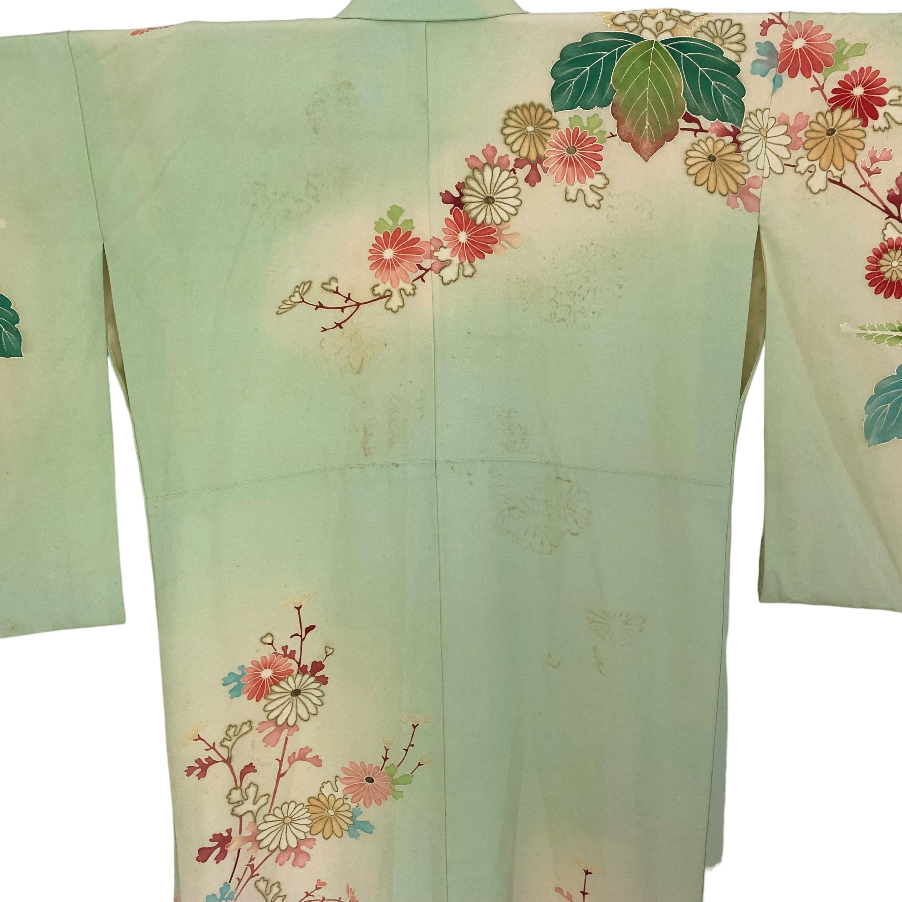 Pale Apple Green Fancy Japanese Silk Floral Kimono with gold - Imperfect In Fair Condition For Sale In Boston, MA