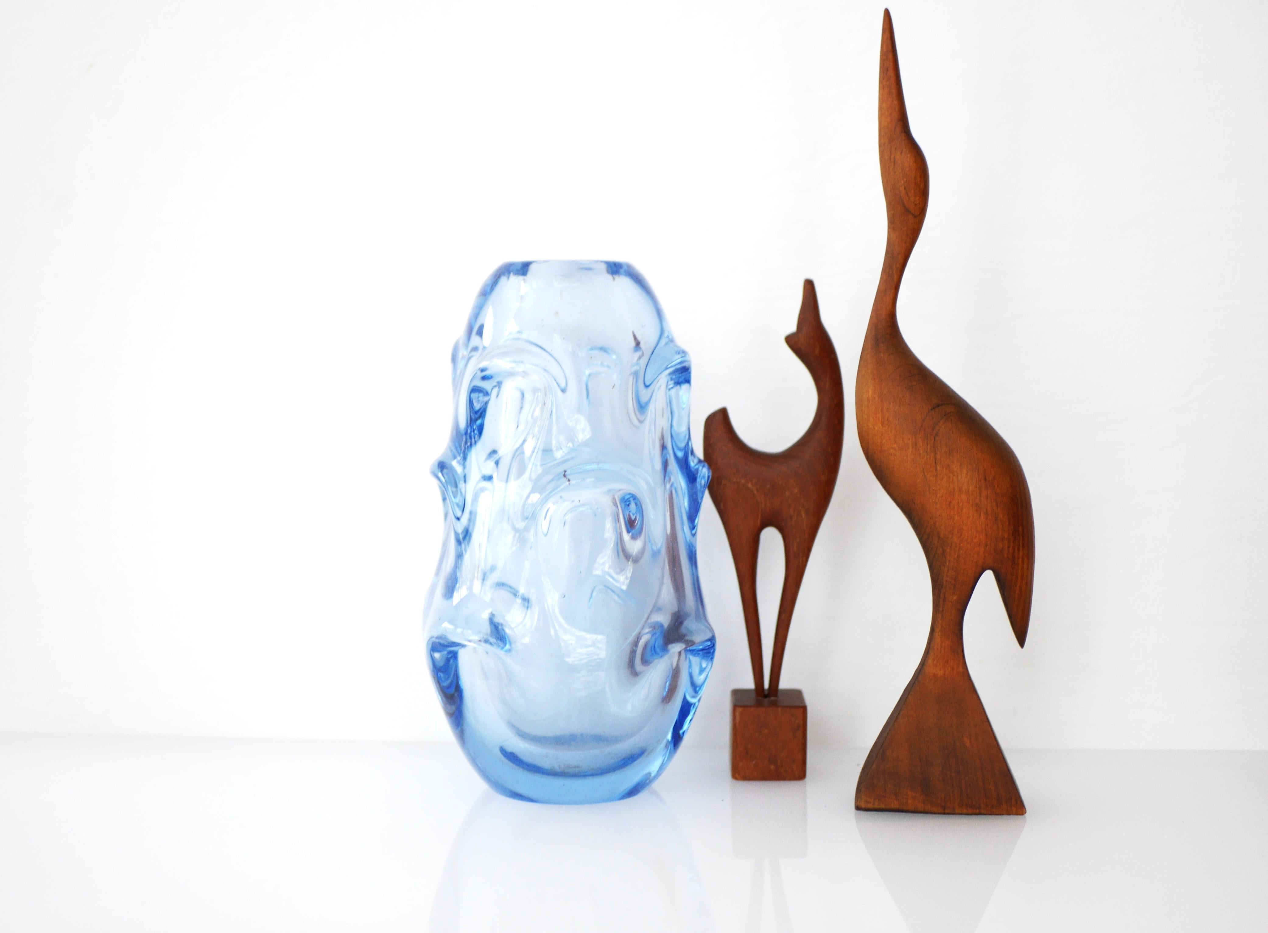 A stunning and rather large crystal vase made by the talented Börne Augustsson during the 50s. The shape is very biomorphic. This is an early production of the type of vases that made Börne Augustsson very famous. He experimented with various shapes