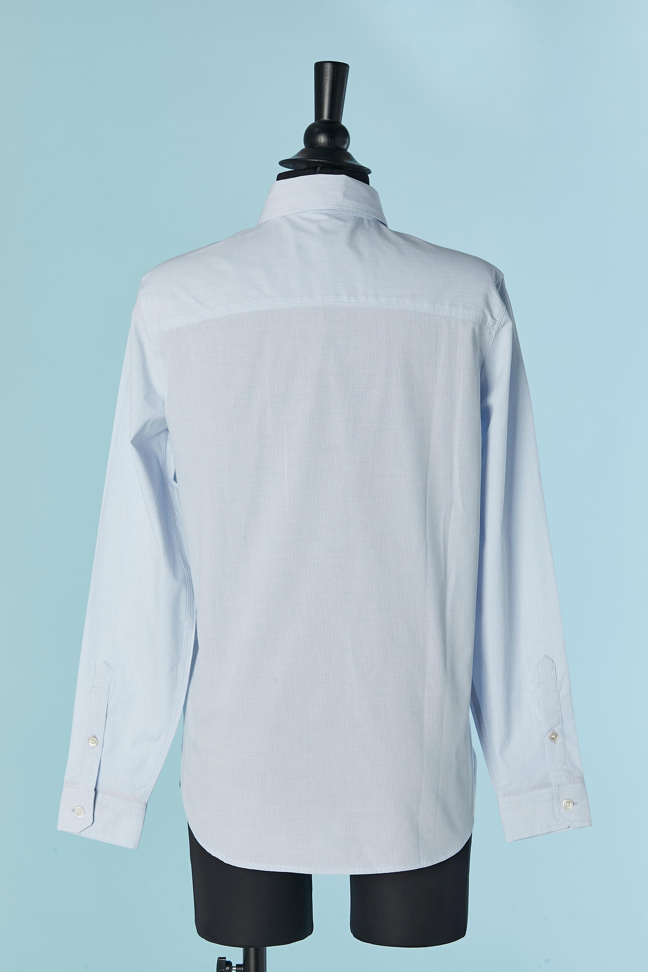 Chemise BURBERRY BRIT à rayures très fines, bleu pâle, neuve Pour femmes en vente