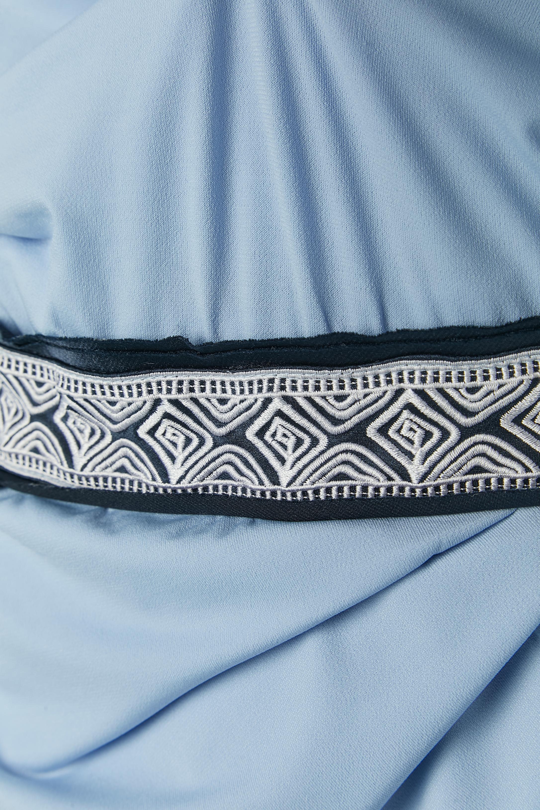 Donna Abito da cocktail drappeggiato blu pallido con treccia in vita Pierre Cardin Paris in vendita