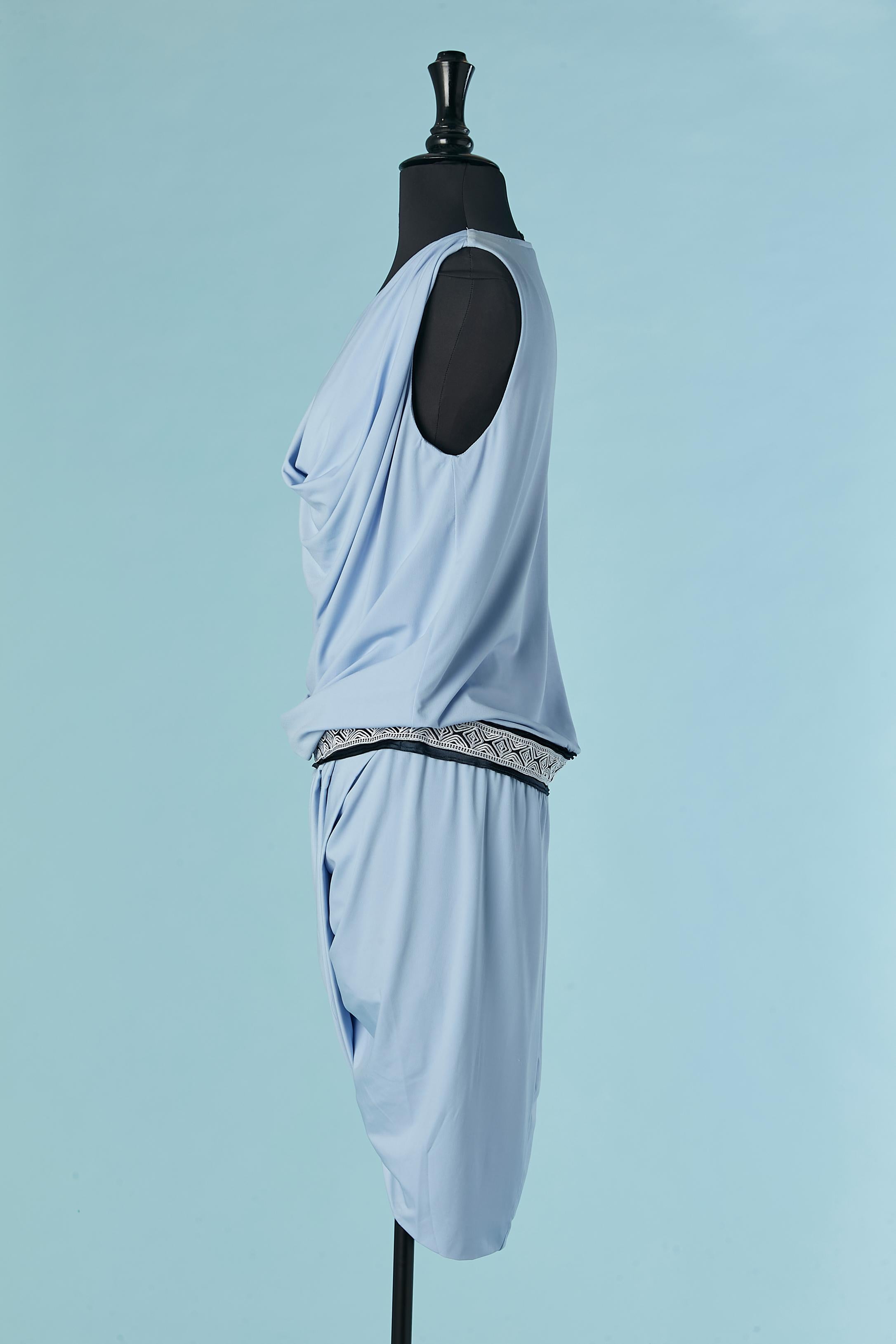Abito da cocktail drappeggiato blu pallido con treccia in vita Pierre Cardin Paris in vendita 1