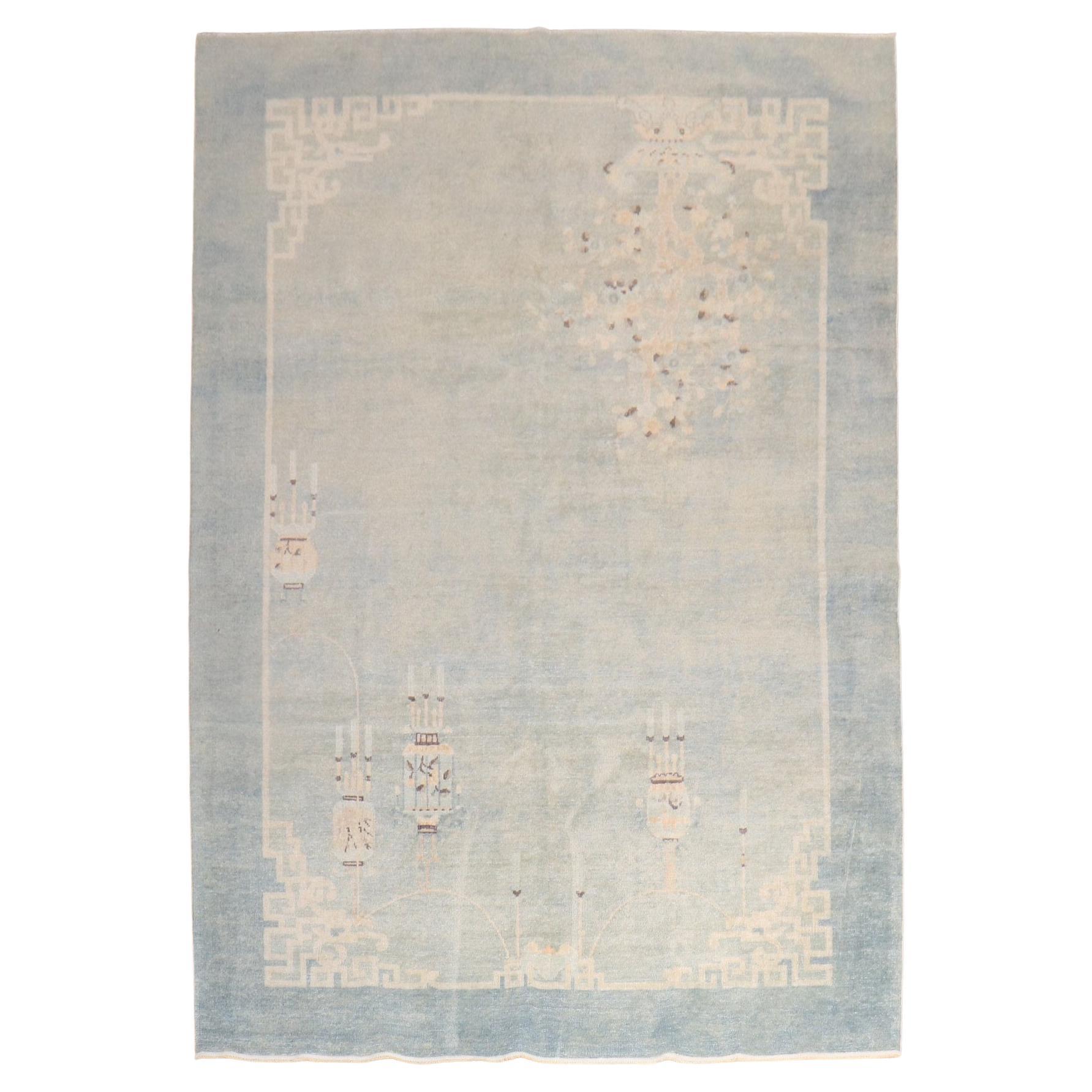 Chinesischer blassblauer Teppich des frühen 20. Jahrhunderts im Angebot