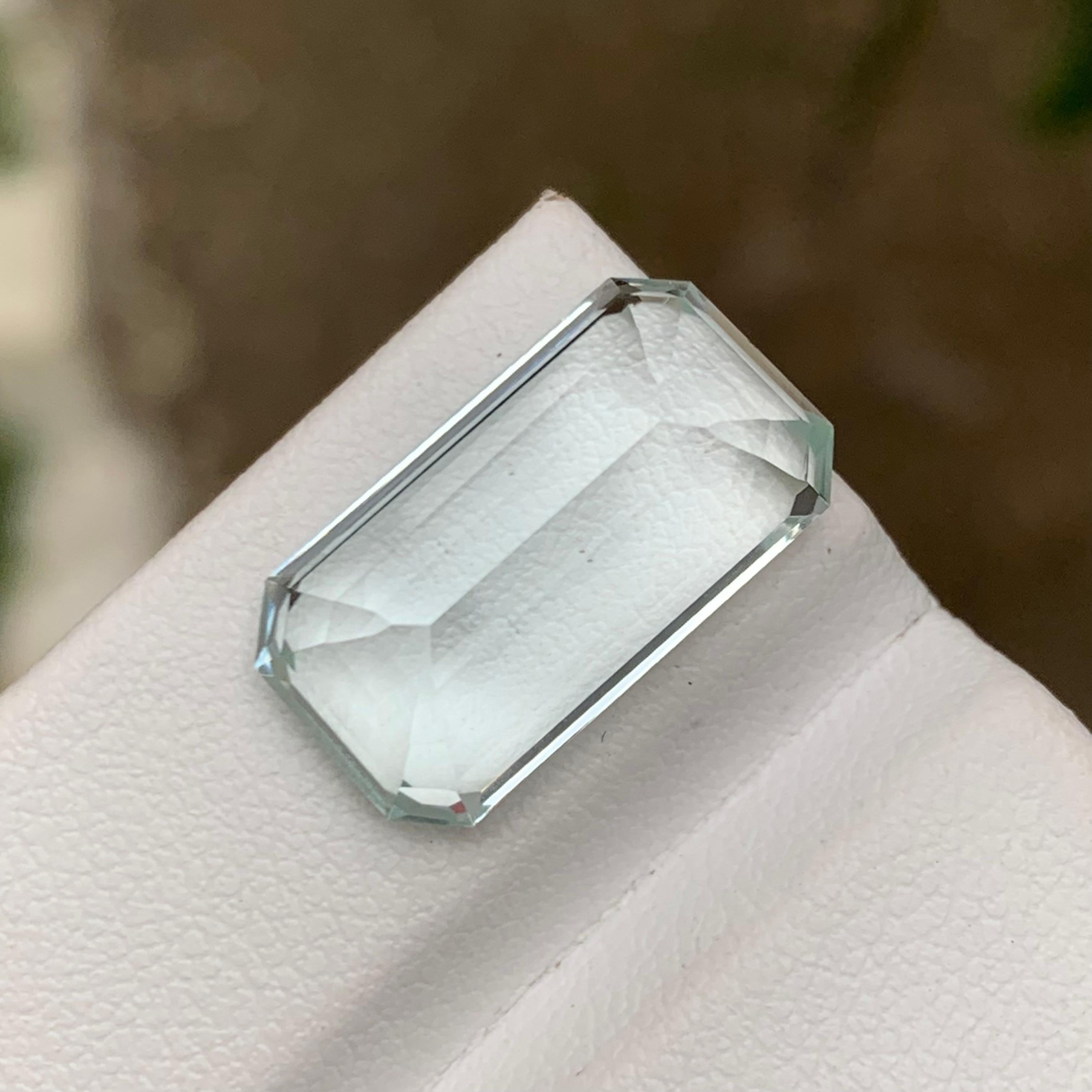 Pale Blue Emerald Cut Natural Aquamarine Gemstone, 9.60 Ct for Necklace Pendant In New Condition For Sale In Peshawar, PK