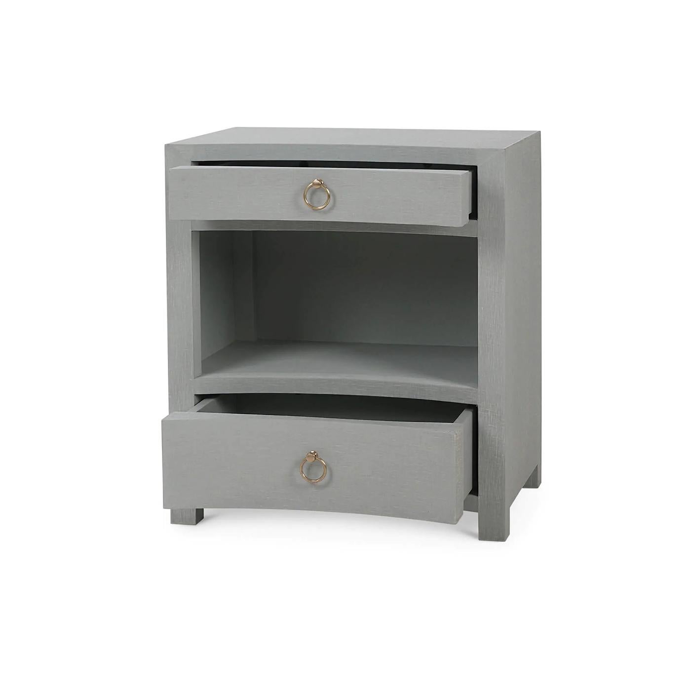 Questo pezzo elegante presenta un design elegante e minimalista avvolto in un lino blu pallido, che emana un'estetica calma e serena.

La sottile texture della finitura in lino ne esalta il fascino moderno, mentre i due cassetti offrono un ampio