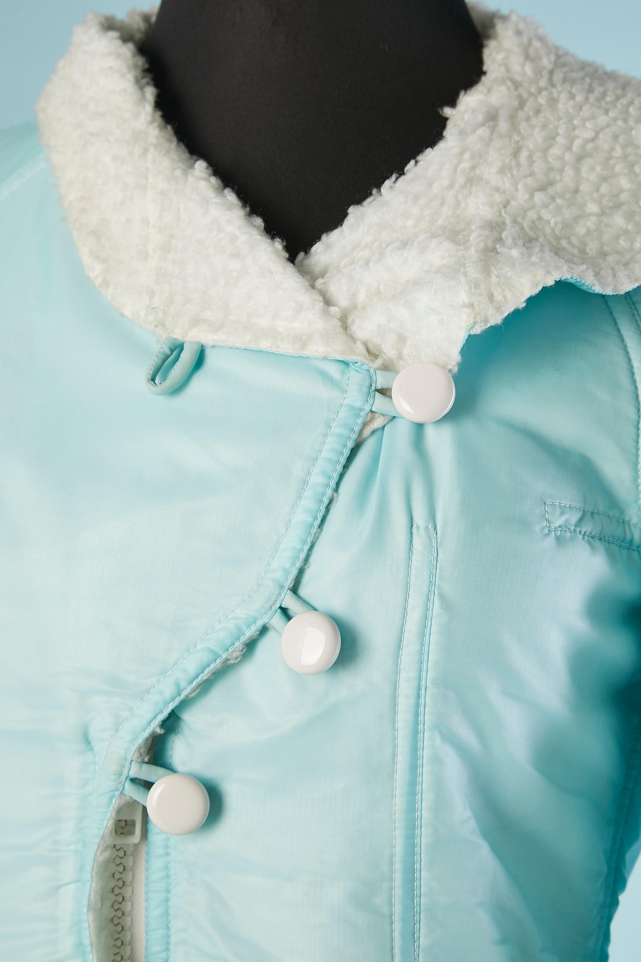 Pale blue nylon coat with hood.  Buttons in the middle front, on the hood, on the belt and in the middle back. 2 extras buttons provided.
Split middle back = 33 cm
Numbered 0519798
 Size 
