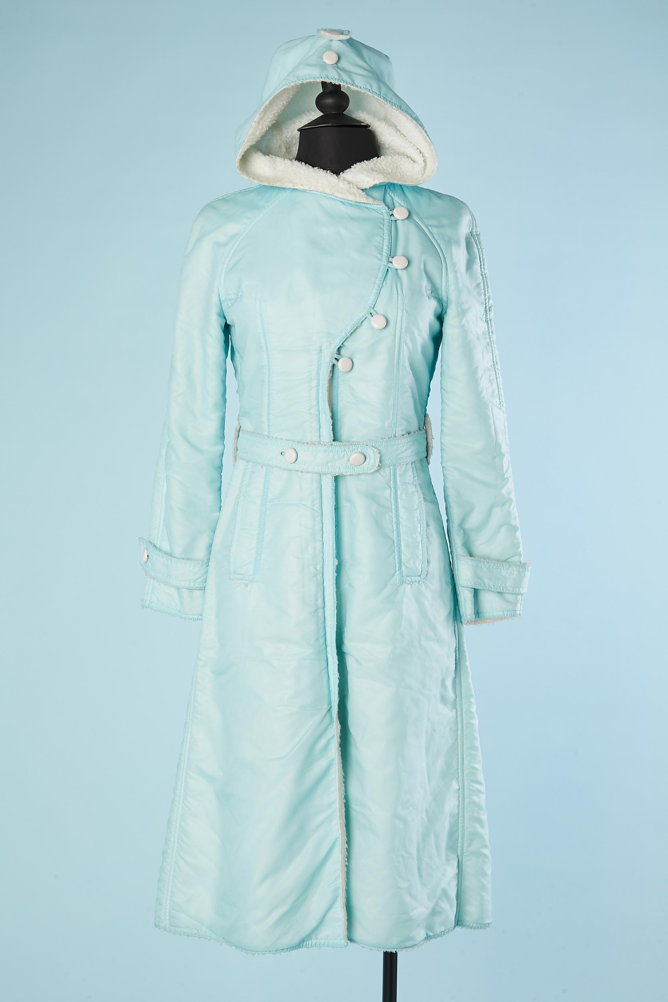 Pale blue nylon coat with hood and fake fur Courrèges Hyperbole Circa 1971/72 In Excellent Condition For Sale In Saint-Ouen-Sur-Seine, FR