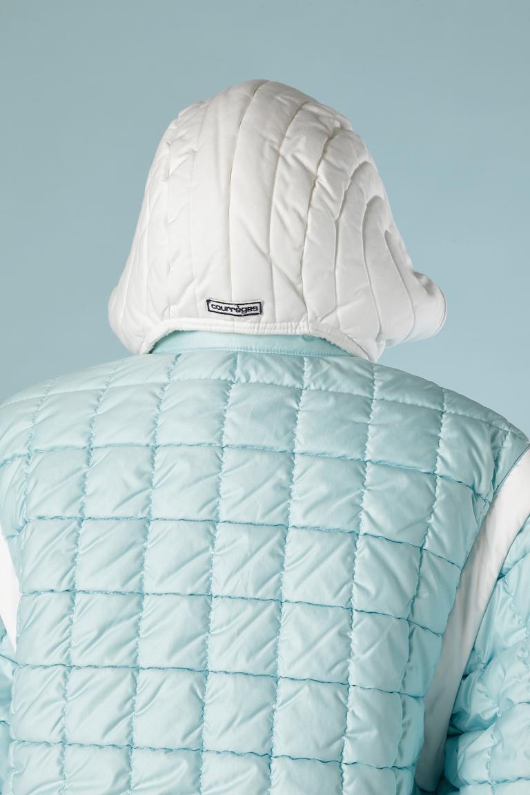 Ensemble combinaison de ski bleu pâle avec cagoule blanche André Courrèges Sport Couture  en vente 4