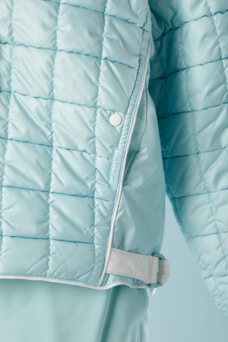Hellblauer Skianzug mit weißem Mantel André Courrèges Sport Couture  im Zustand „Hervorragend“ im Angebot in Saint-Ouen-Sur-Seine, FR