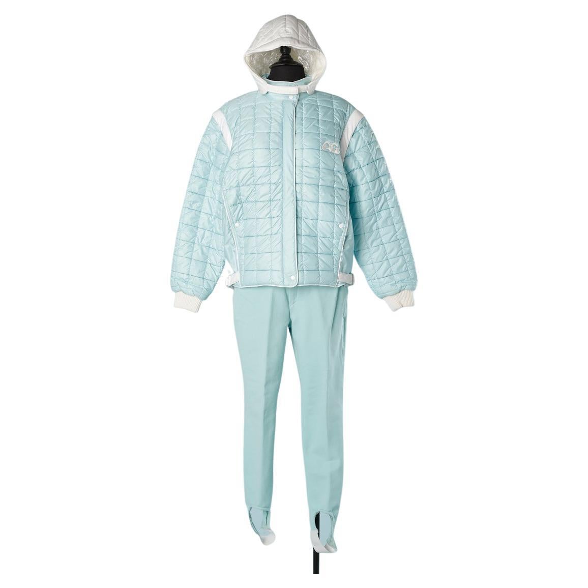 Ensemble combinaison de ski bleu pâle avec cagoule blanche André Courrèges Sport Couture  en vente