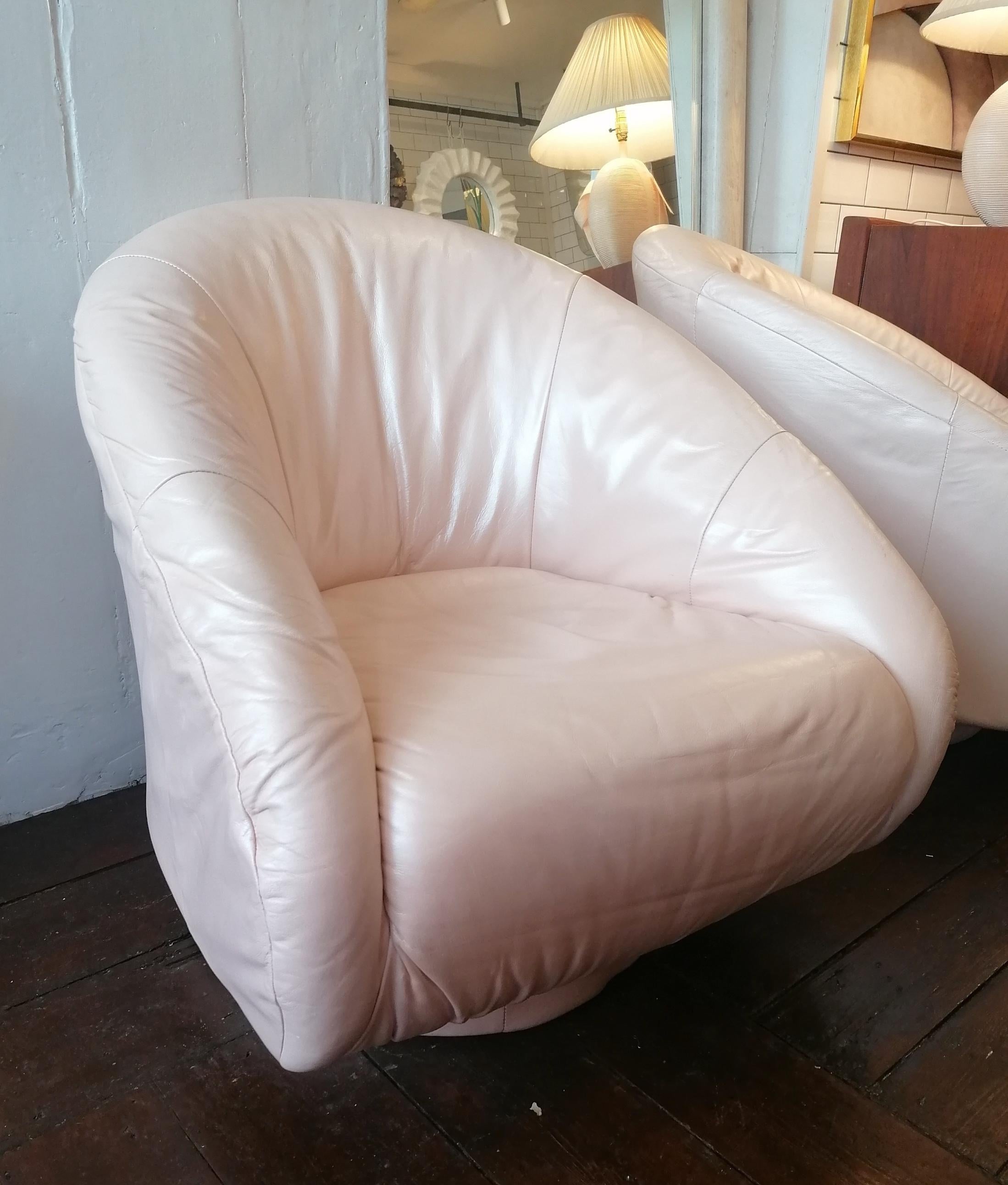Pale blush pink pearlised leather swivel lounge chair by Natuzzi Italy 1980s 4
