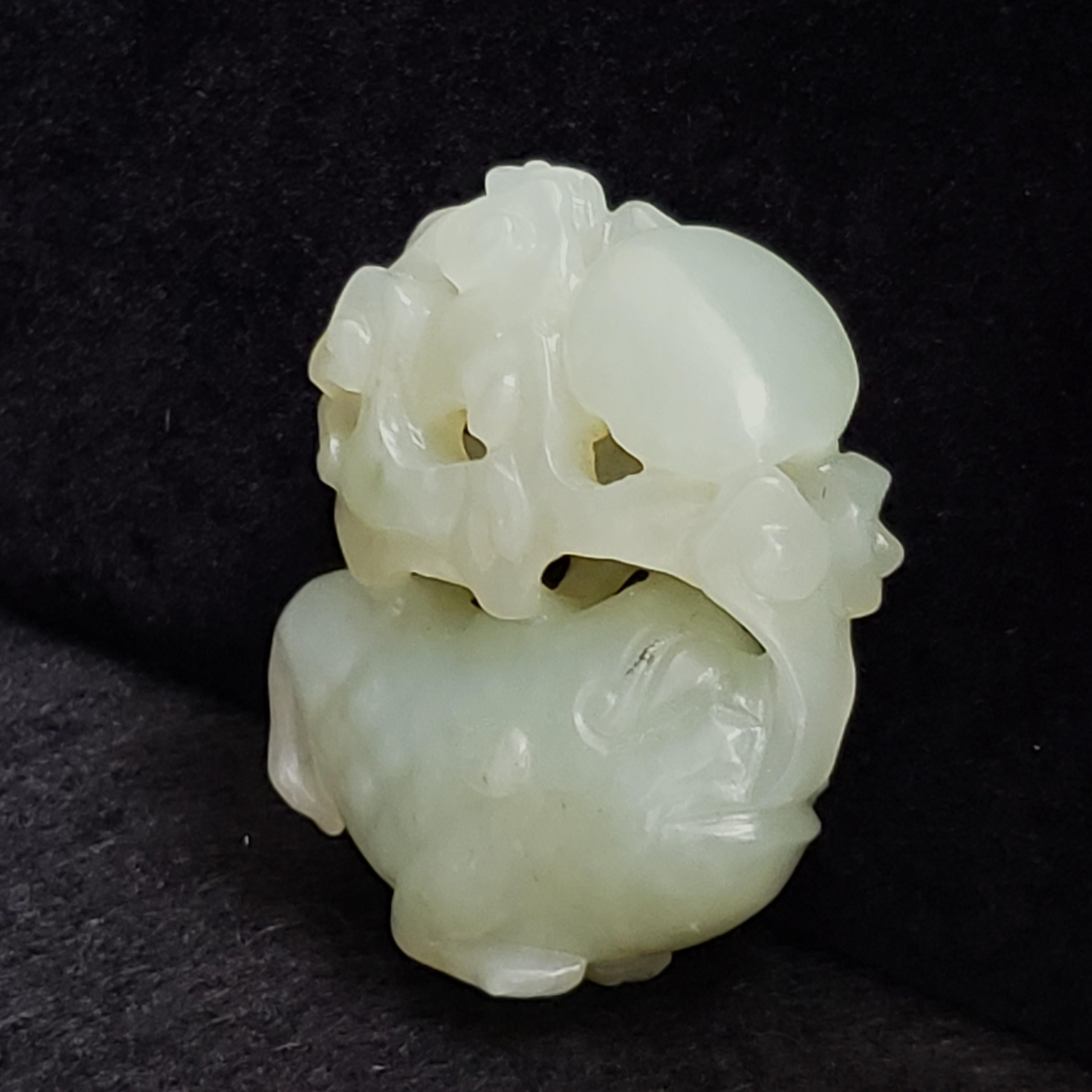Animale mitico e nuvola in celadon pallido in vendita 8