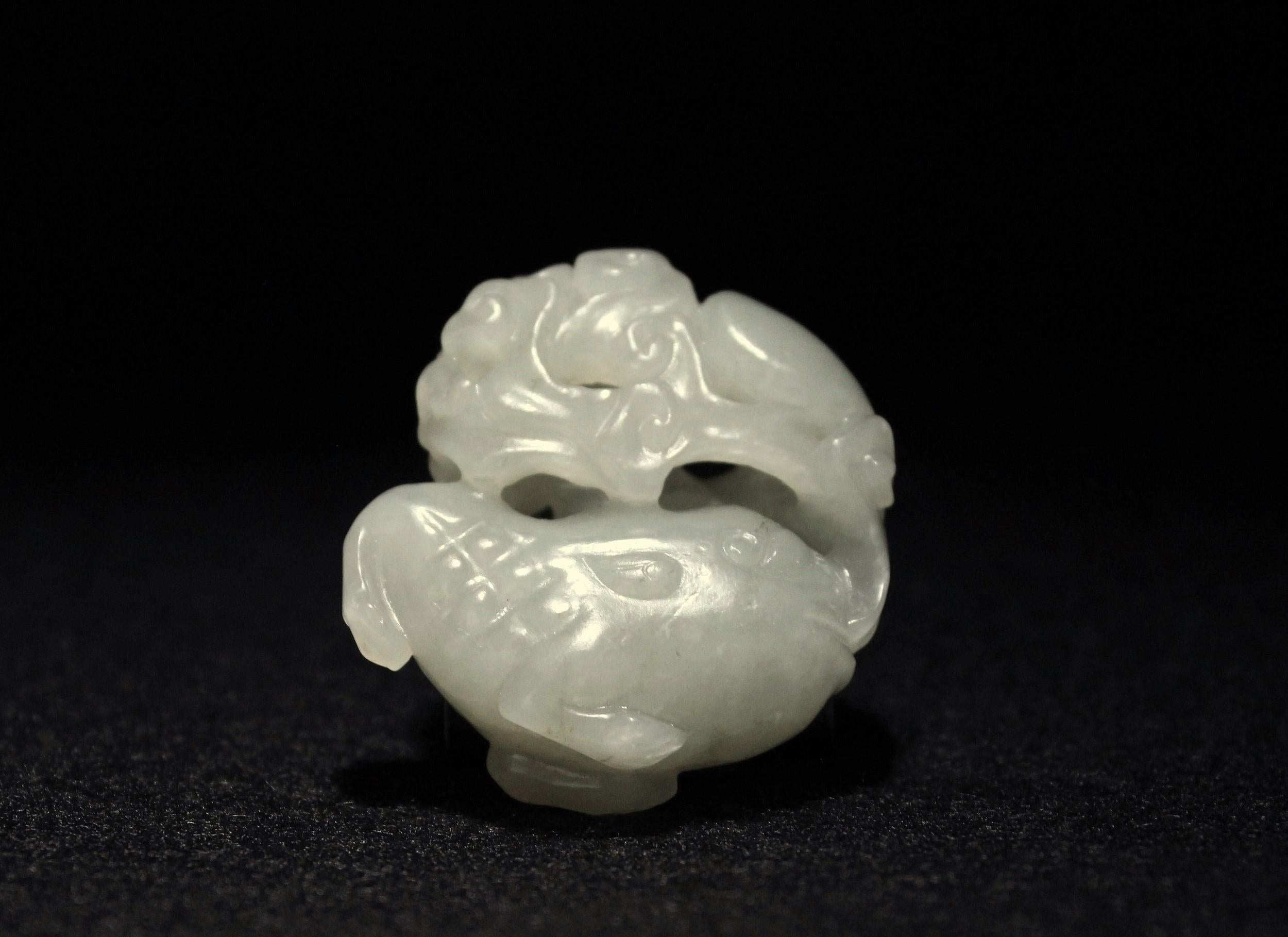 Animale mitico e nuvola in celadon pallido in vendita 13