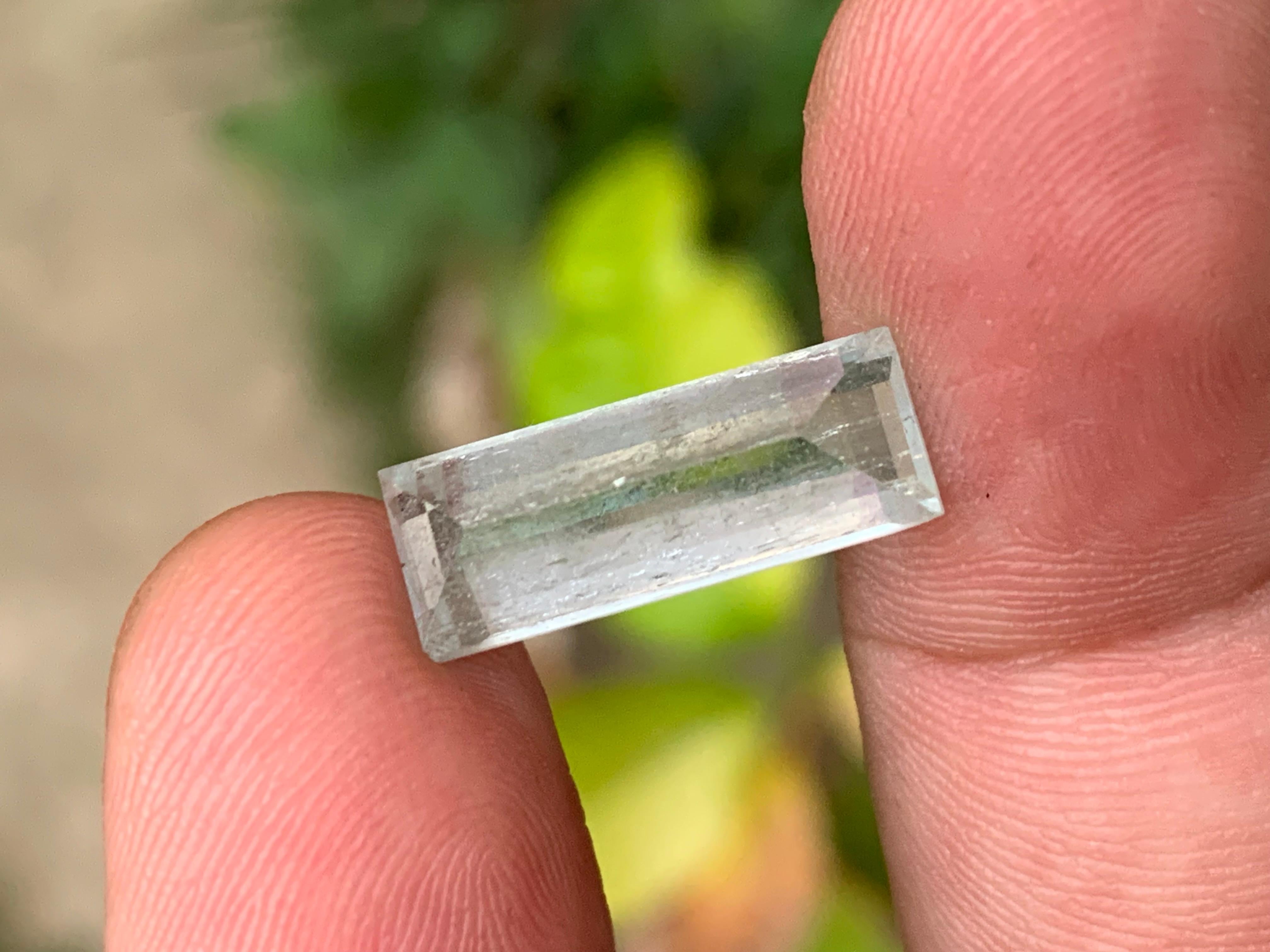 Azul incoloro pálido Anillo de aguamarina natural Piedra suelta 7,11 ct Corte baguette en venta 3