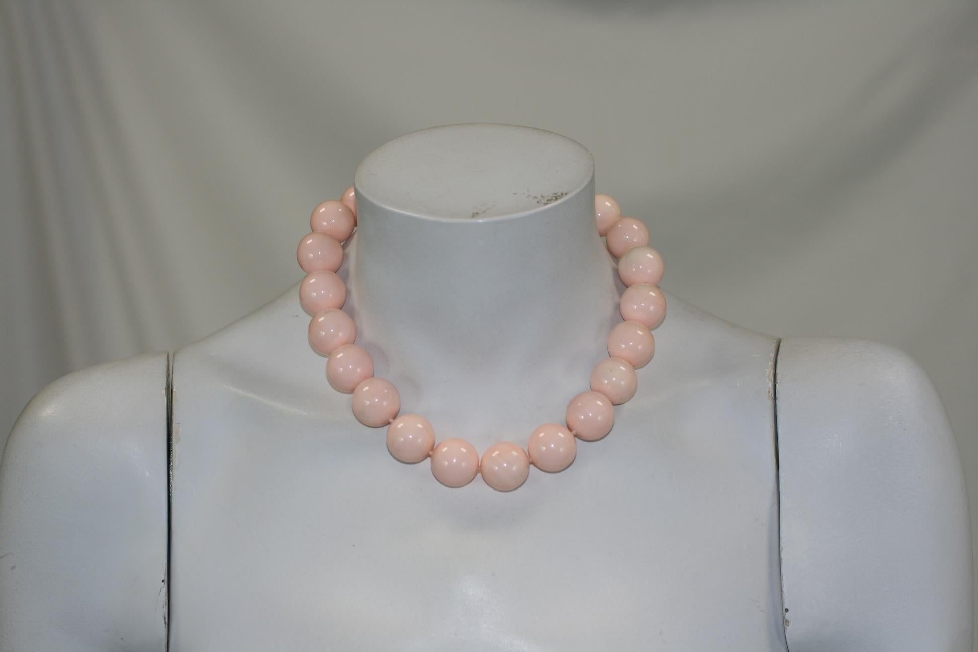 Pale Coral Laquered Mother of Pearl and Poured Glass Zinnia Necklace, MWLC In New Condition For Sale In New York, NY