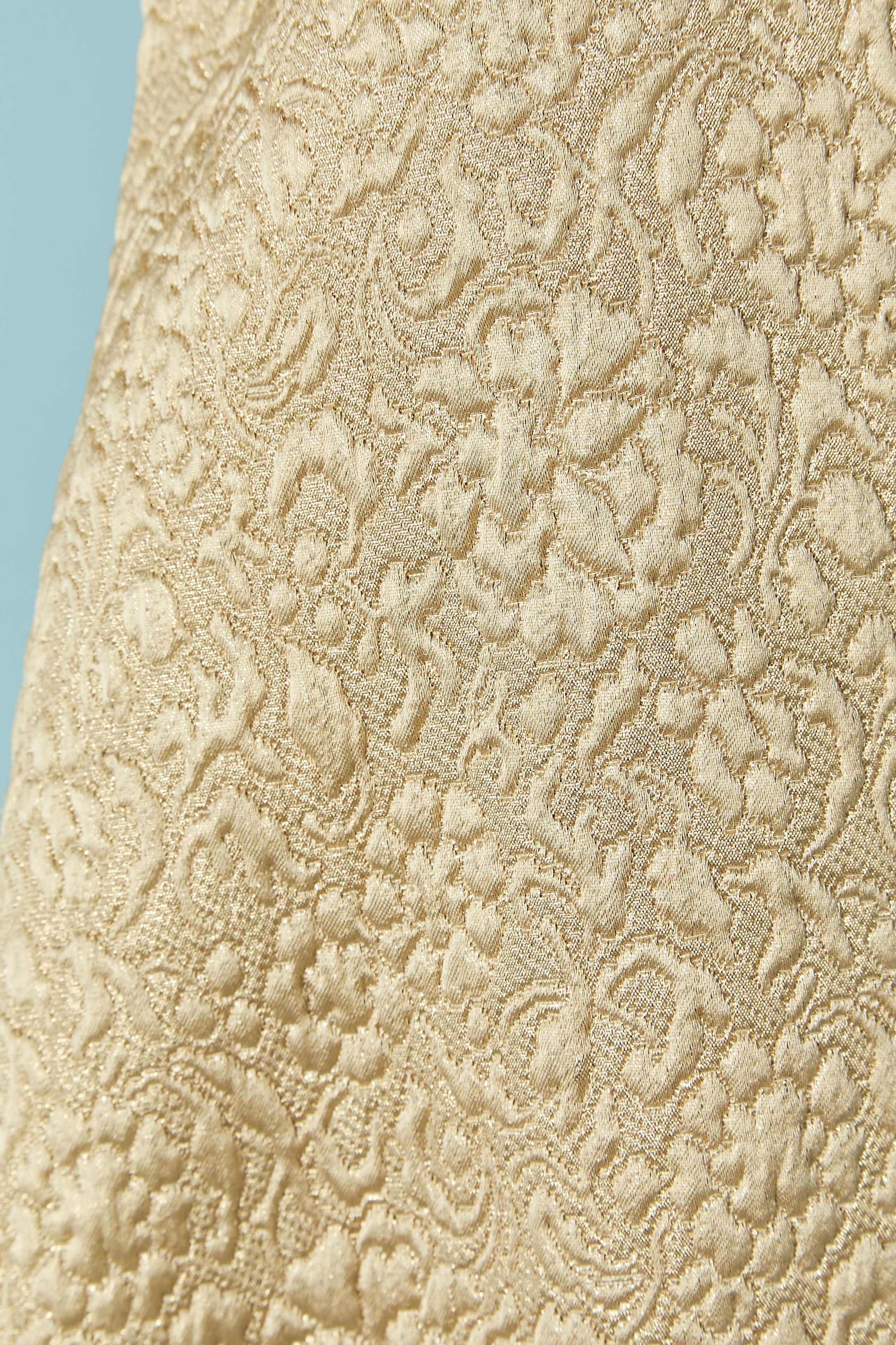 Pale gold brocade evening coat CHRISTIAN DIOR Circa 1960's In Excellent Condition For Sale In Saint-Ouen-Sur-Seine, FR
