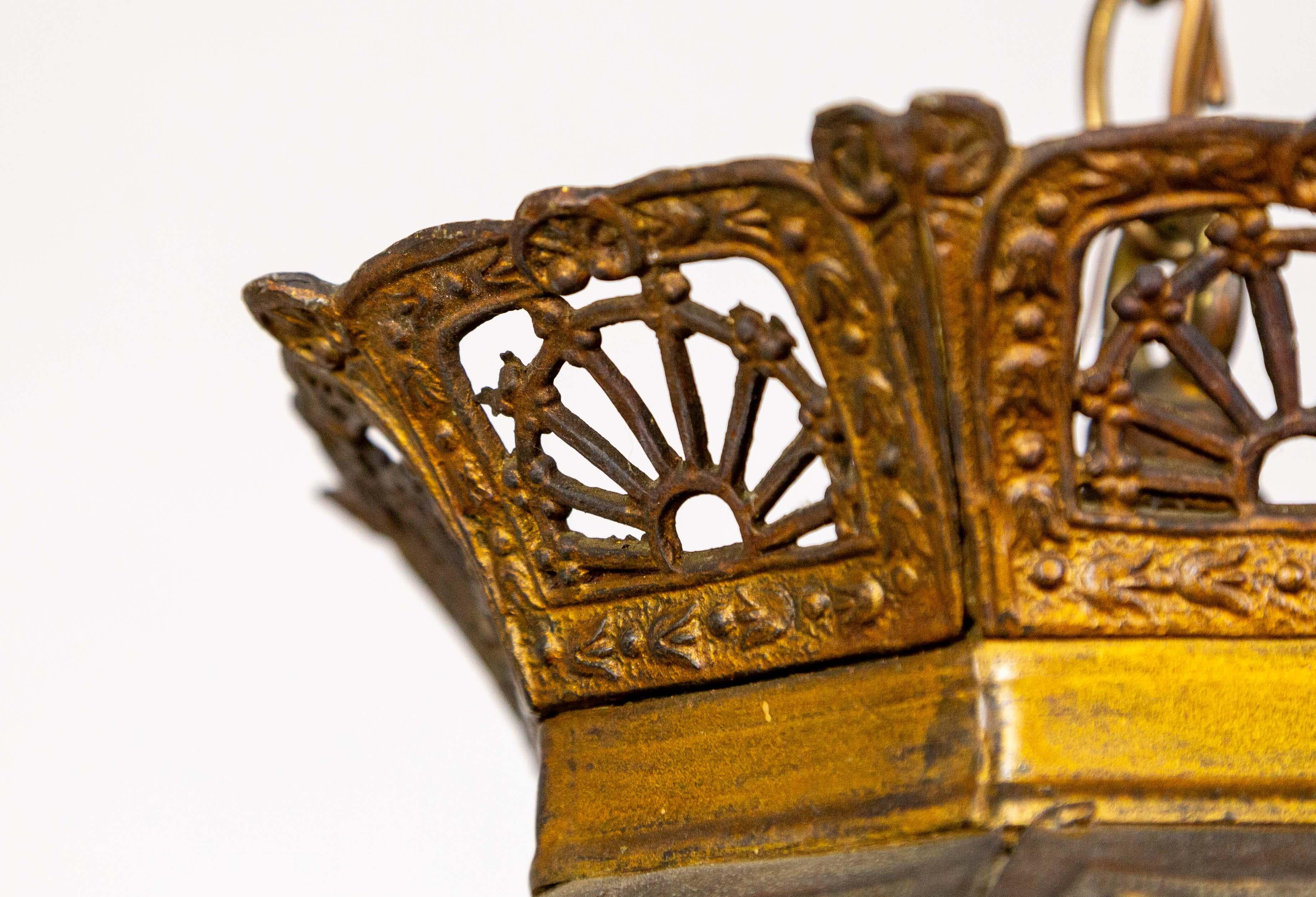 Lámpara colgante de cristal de escoria verde-ámbar pálido con adornos escénicos en venta 2