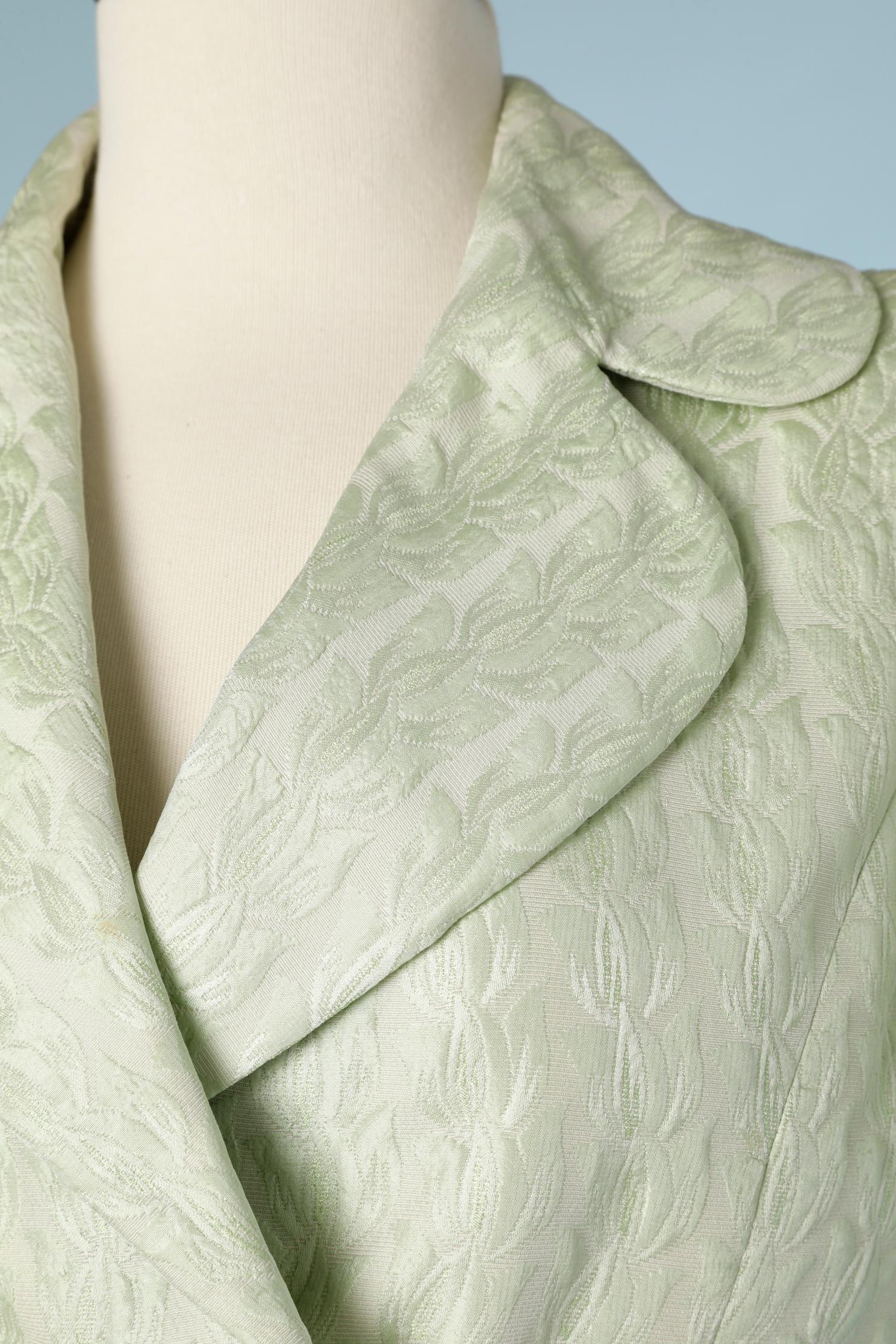 Pale green damask pant-suit. Double breasted jacket with decorative mother-of-pearls buttons ( Snaps under the buttons) 
SIZE M 