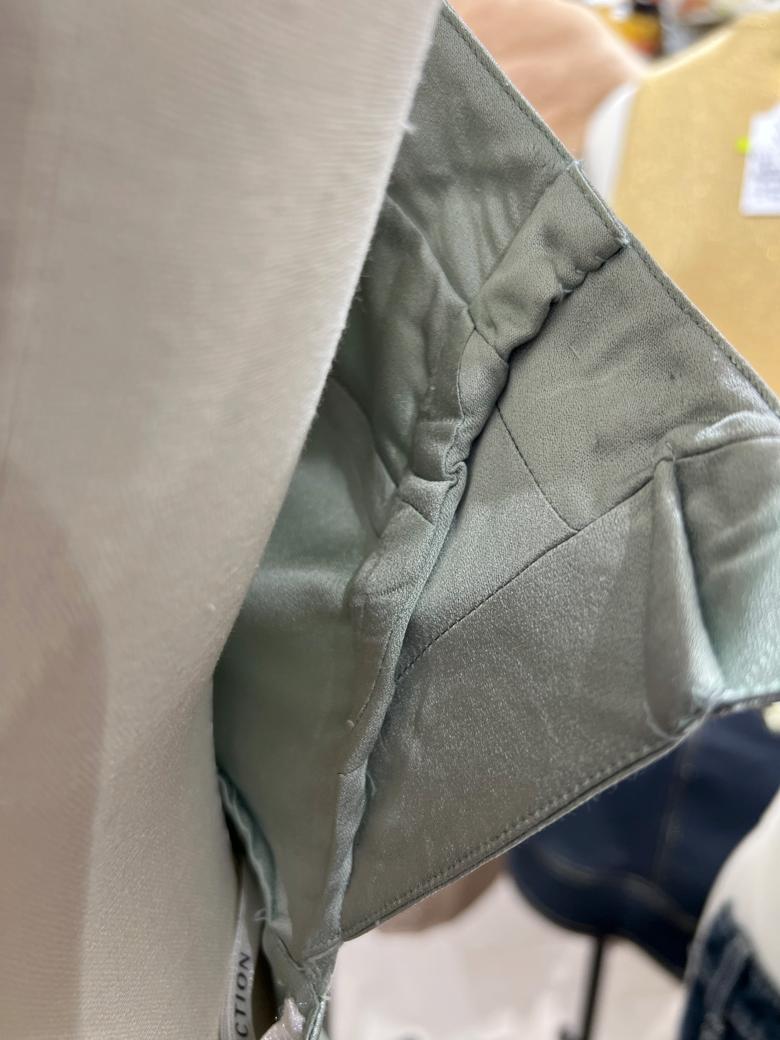 Robe de soirée vert pâle ornée de strass VERSACE COLLECTION en vente 5