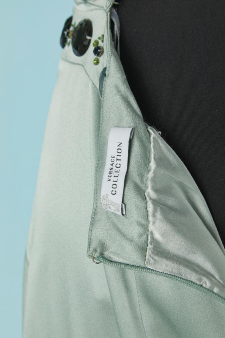 Robe de soirée vert pâle ornée de strass VERSACE COLLECTION en vente 6