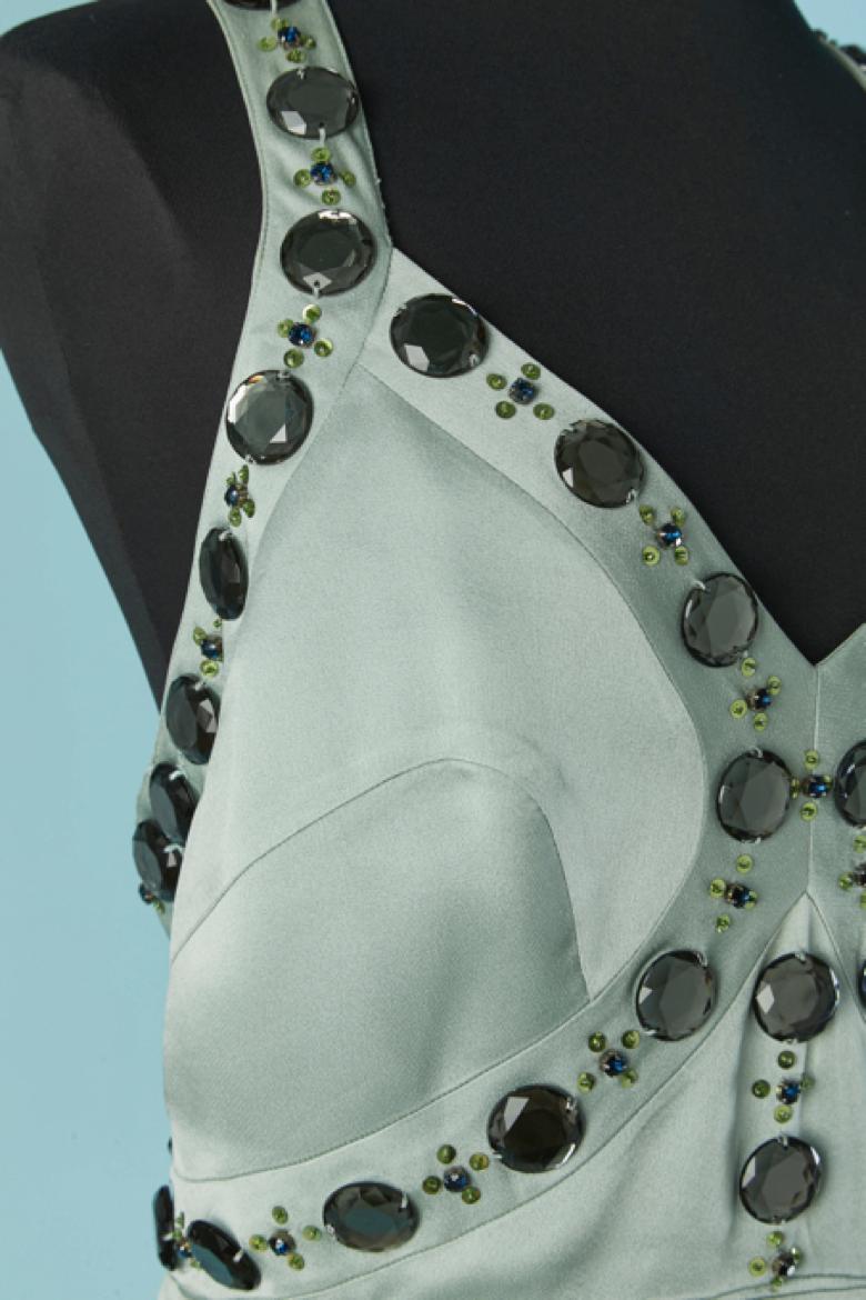 Gris Robe de soirée vert pâle ornée de strass VERSACE COLLECTION en vente