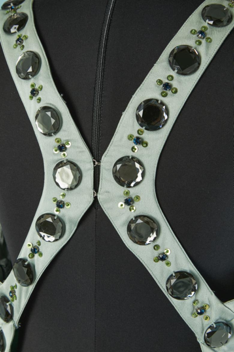 Robe de soirée vert pâle ornée de strass VERSACE COLLECTION en vente 2