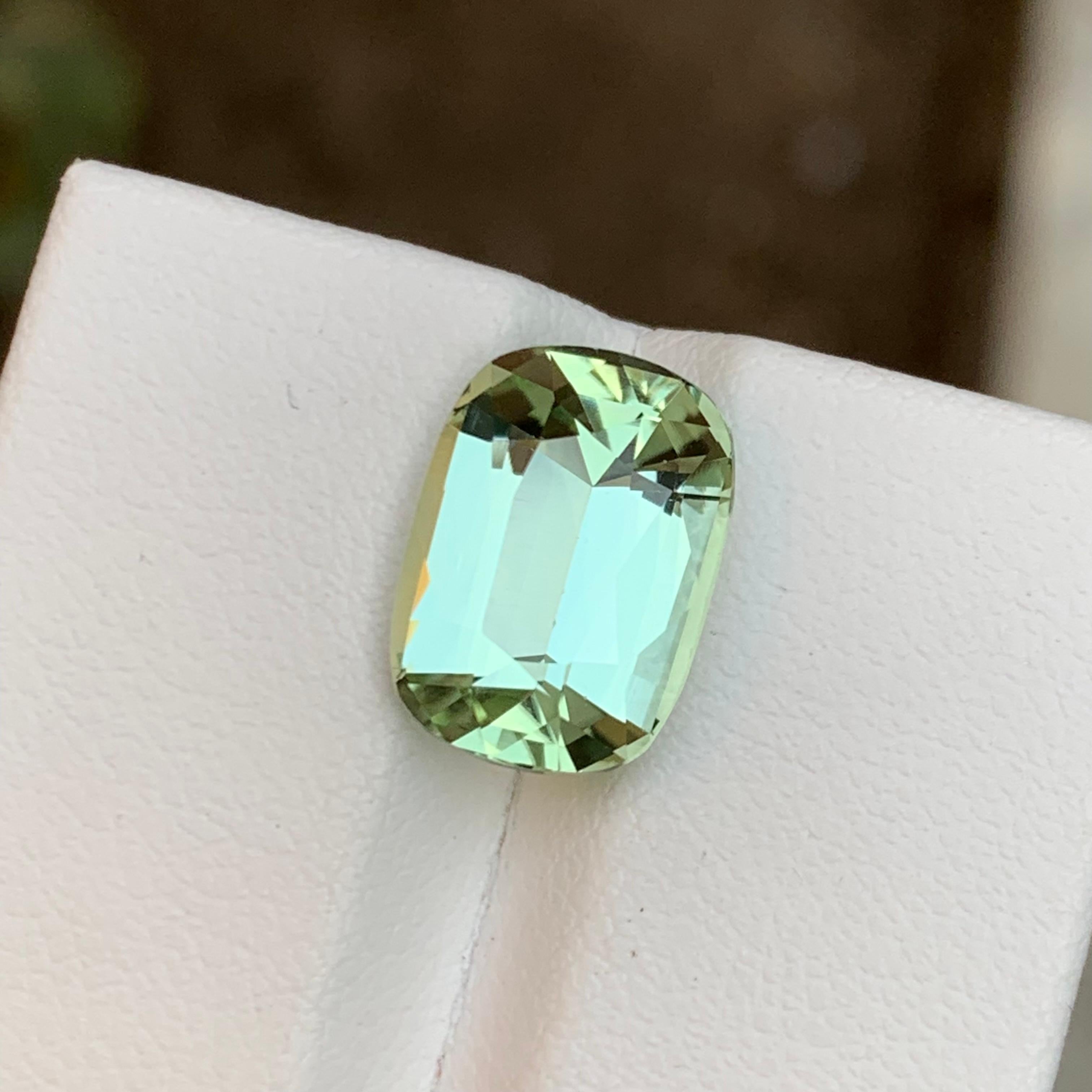 Pierre précieuse tourmaline naturelle vert pâle 5,35 carats taille coussin pour bague/pendentif en vente 7