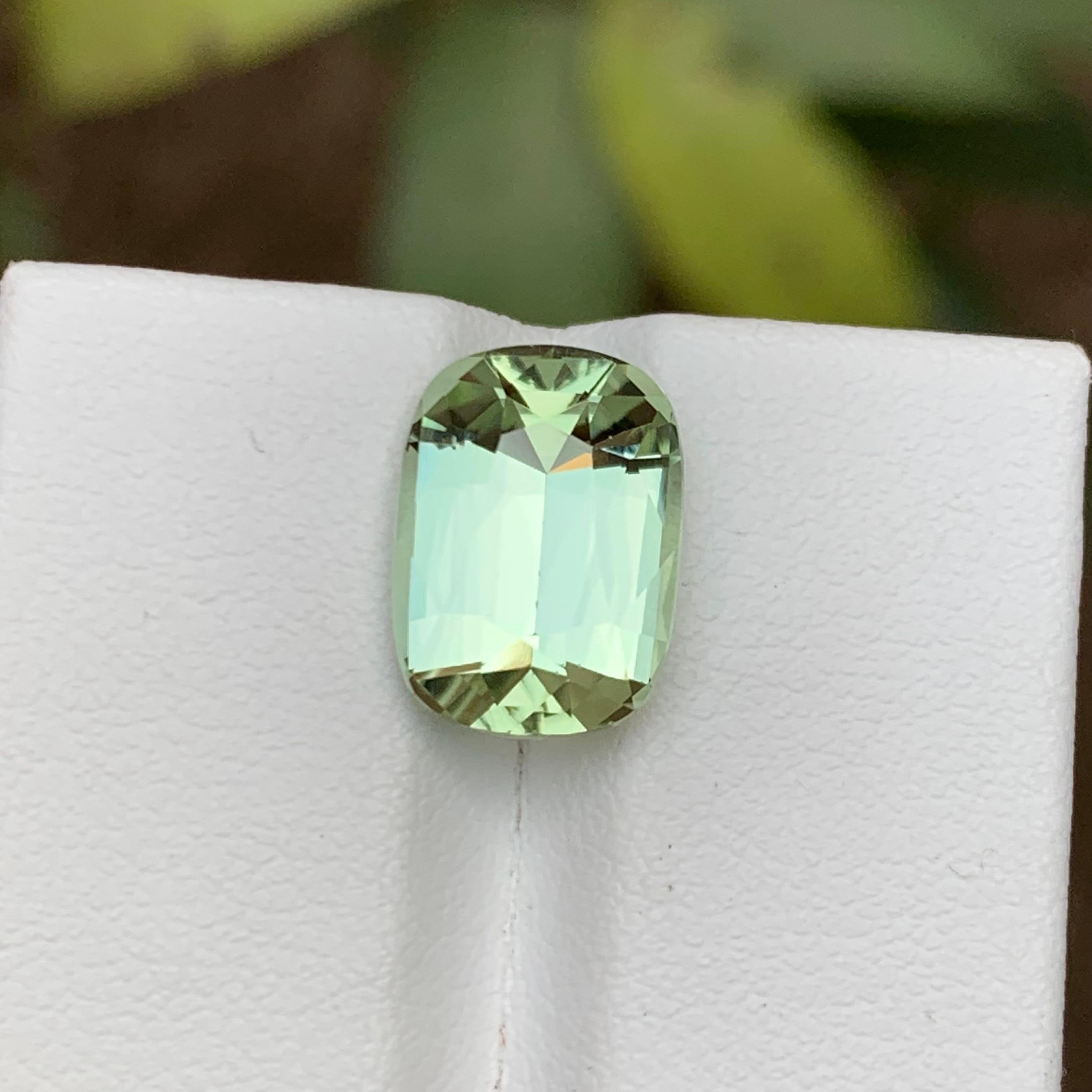 Pierre précieuse tourmaline naturelle vert pâle 5,35 carats taille coussin pour bague/pendentif en vente 3