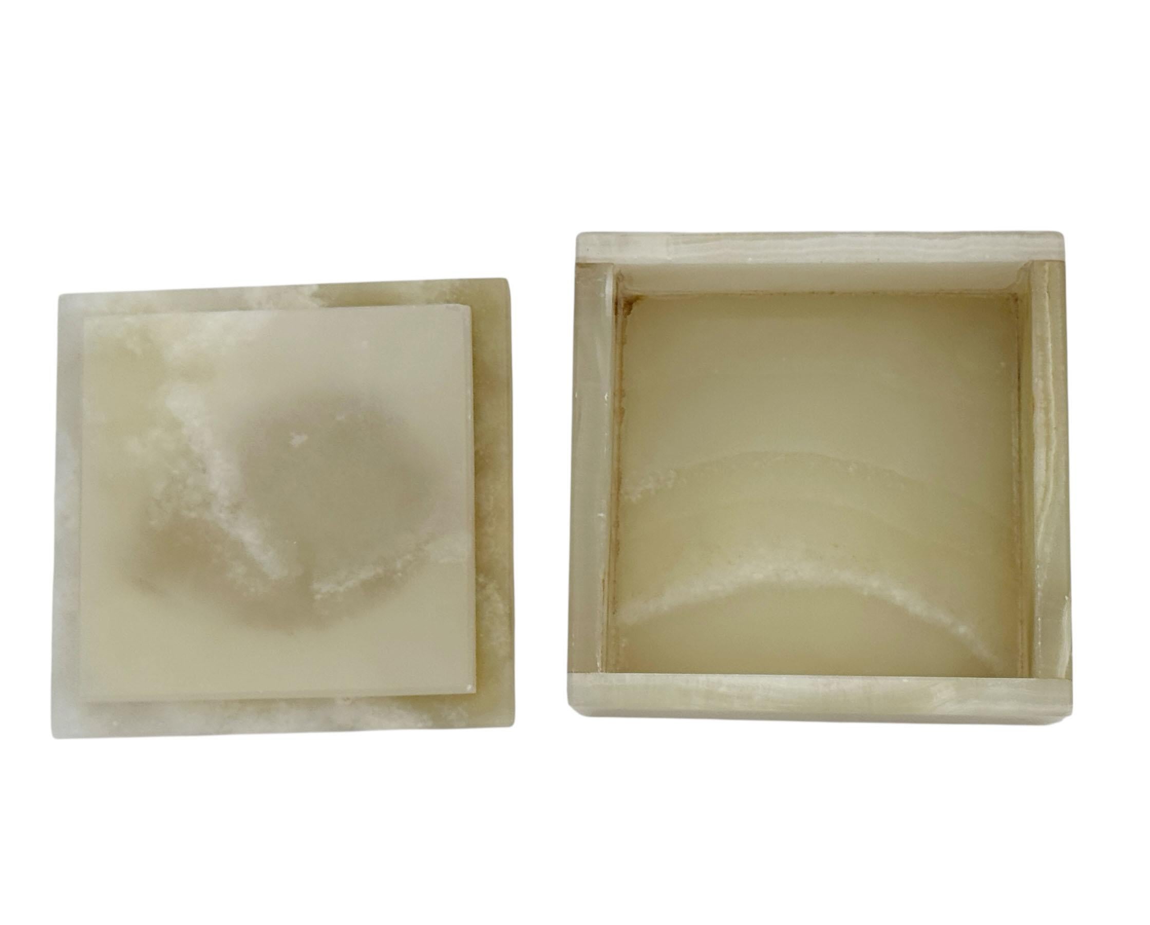 Pale Green Onyx Box In Good Condition For Sale In Clearwater, FL