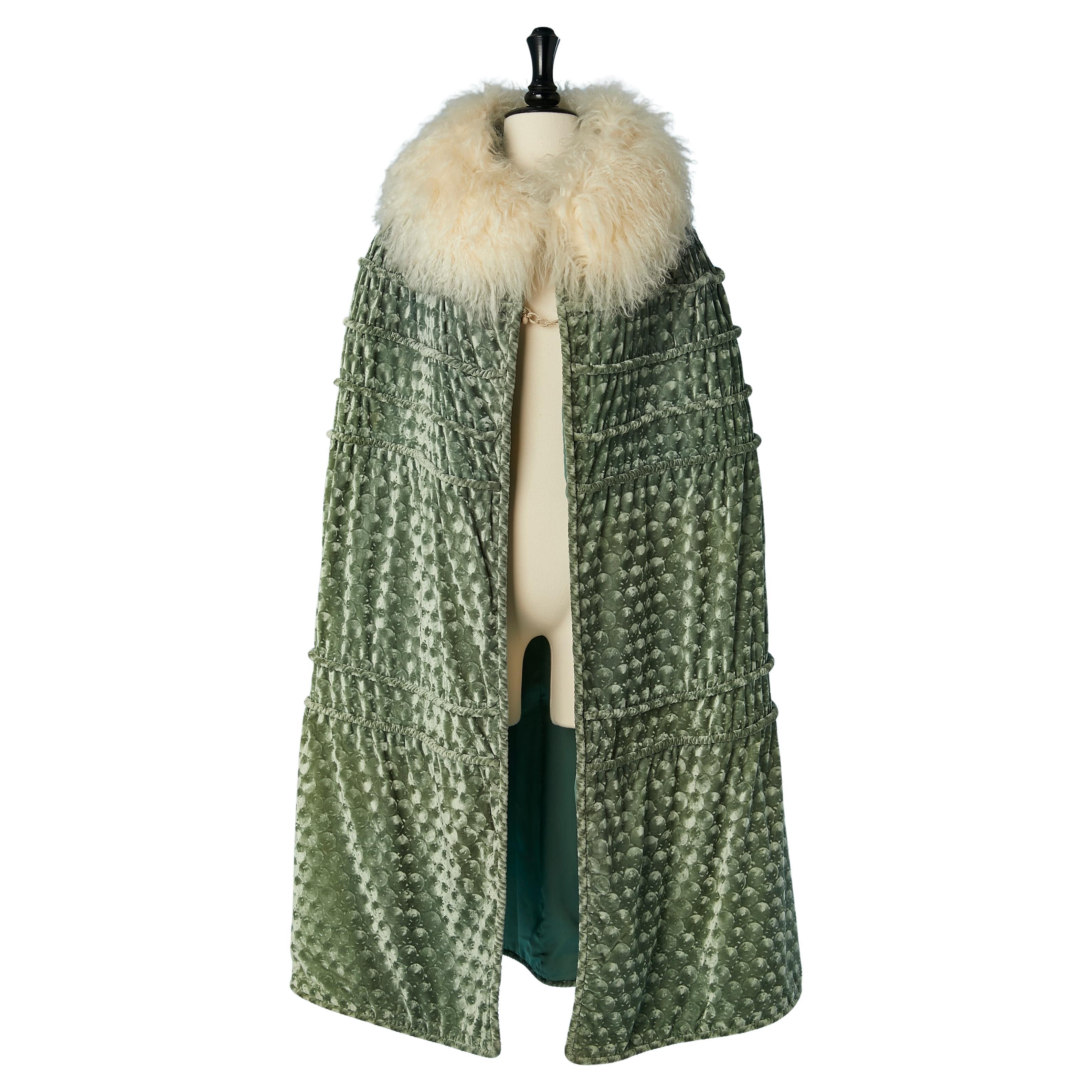 Pale green velvet Opera cape with fur ivory collar Circa 1925 For Sale