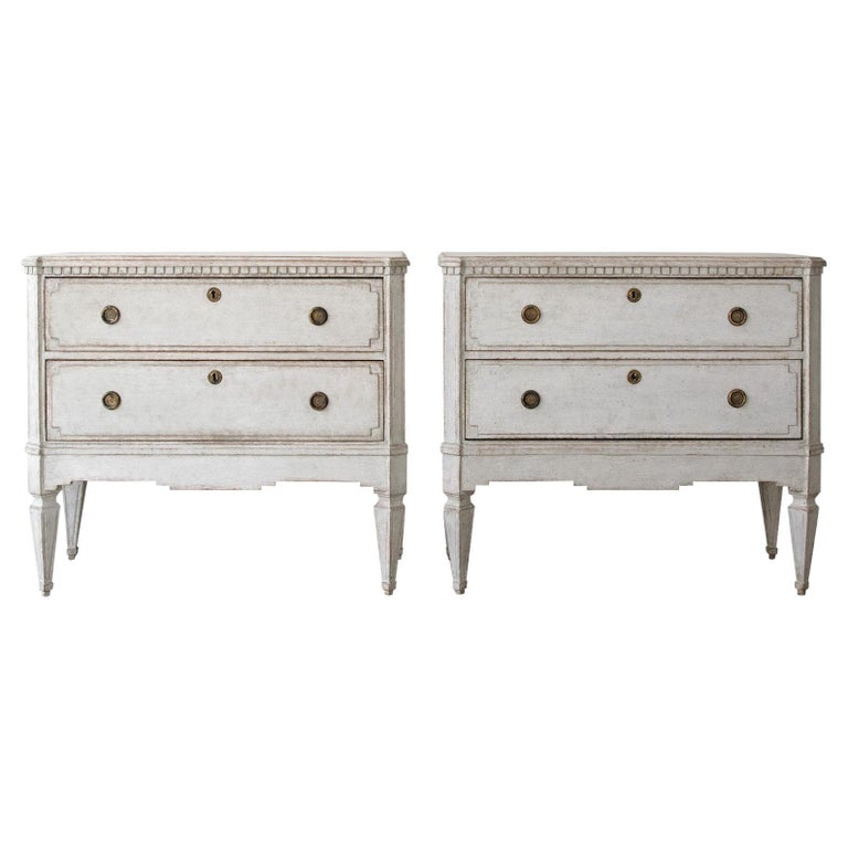 Pale Grey Gustavian Style Pair of Commodes, Sweden, 19th Century For Sale