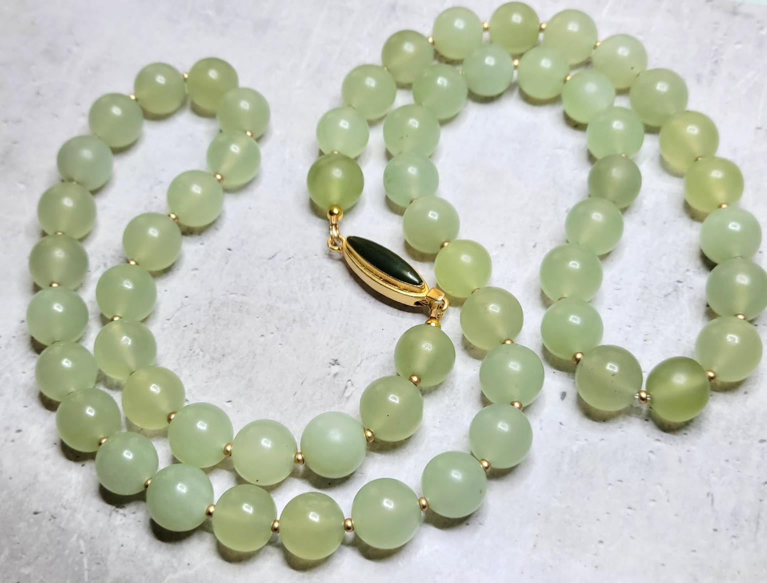 Halskette aus blasser Jade (Art déco) im Angebot