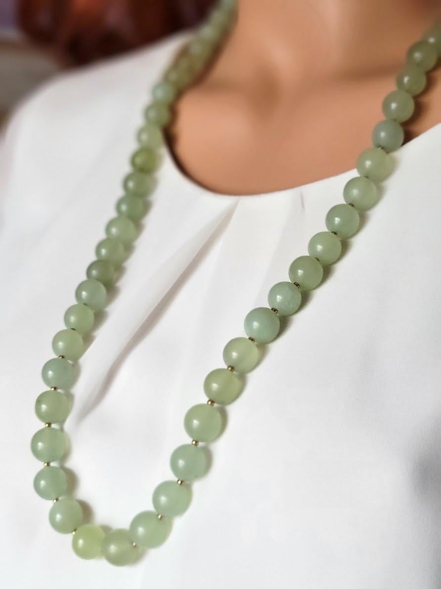 Halskette aus blasser Jade Damen im Angebot