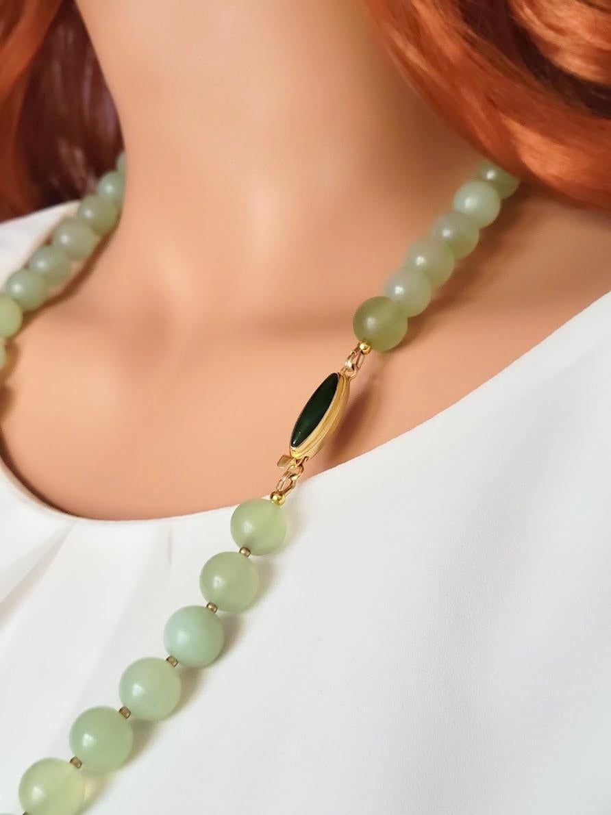 Halskette aus blasser Jade im Angebot 1