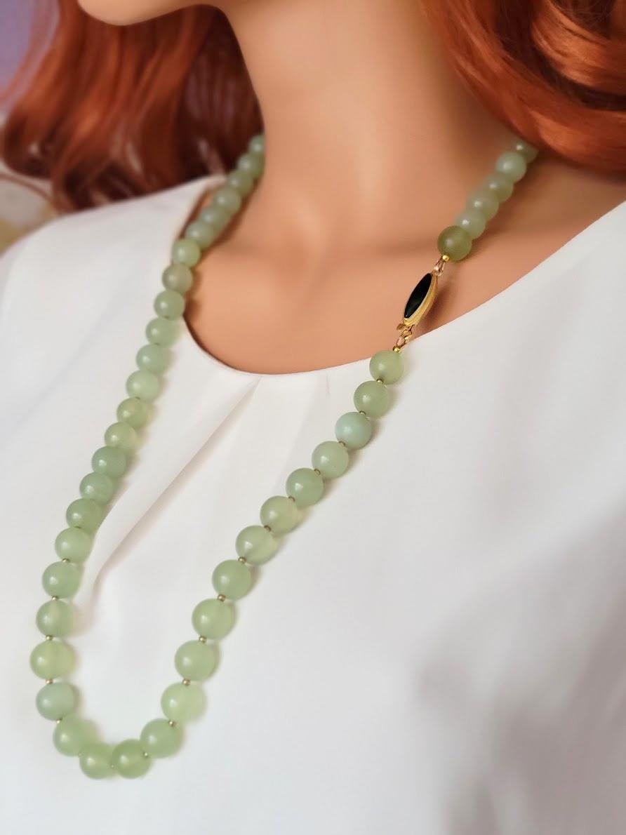Halskette aus blasser Jade im Angebot 2