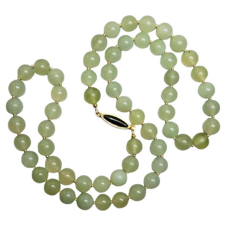 Pale Jade Necklace For Sale at 1stDibs