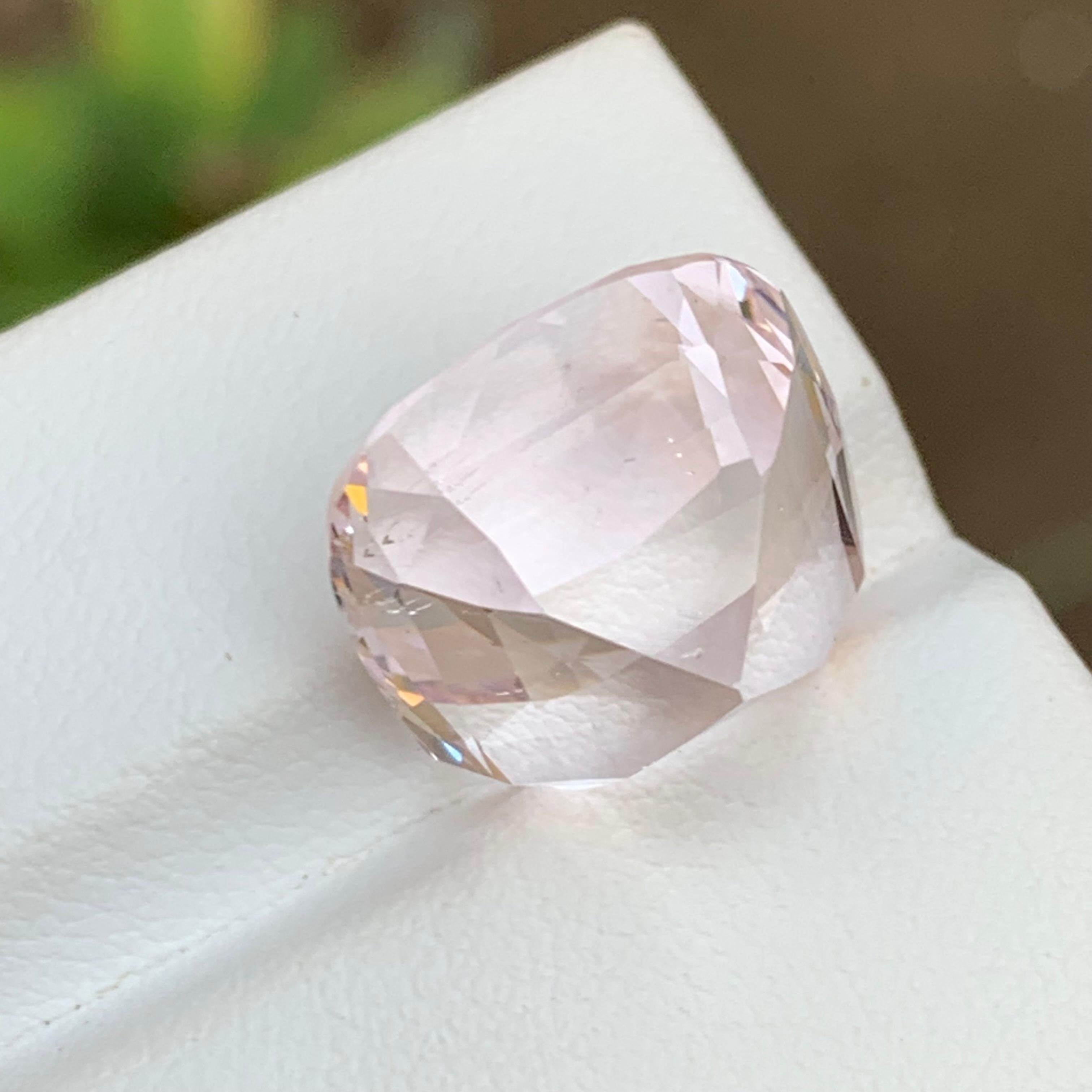 Pale Peachy Pink Hue Natural Morganite Pendant, Ring Gemstone 16 Ct Cushion Cut For Sale 1