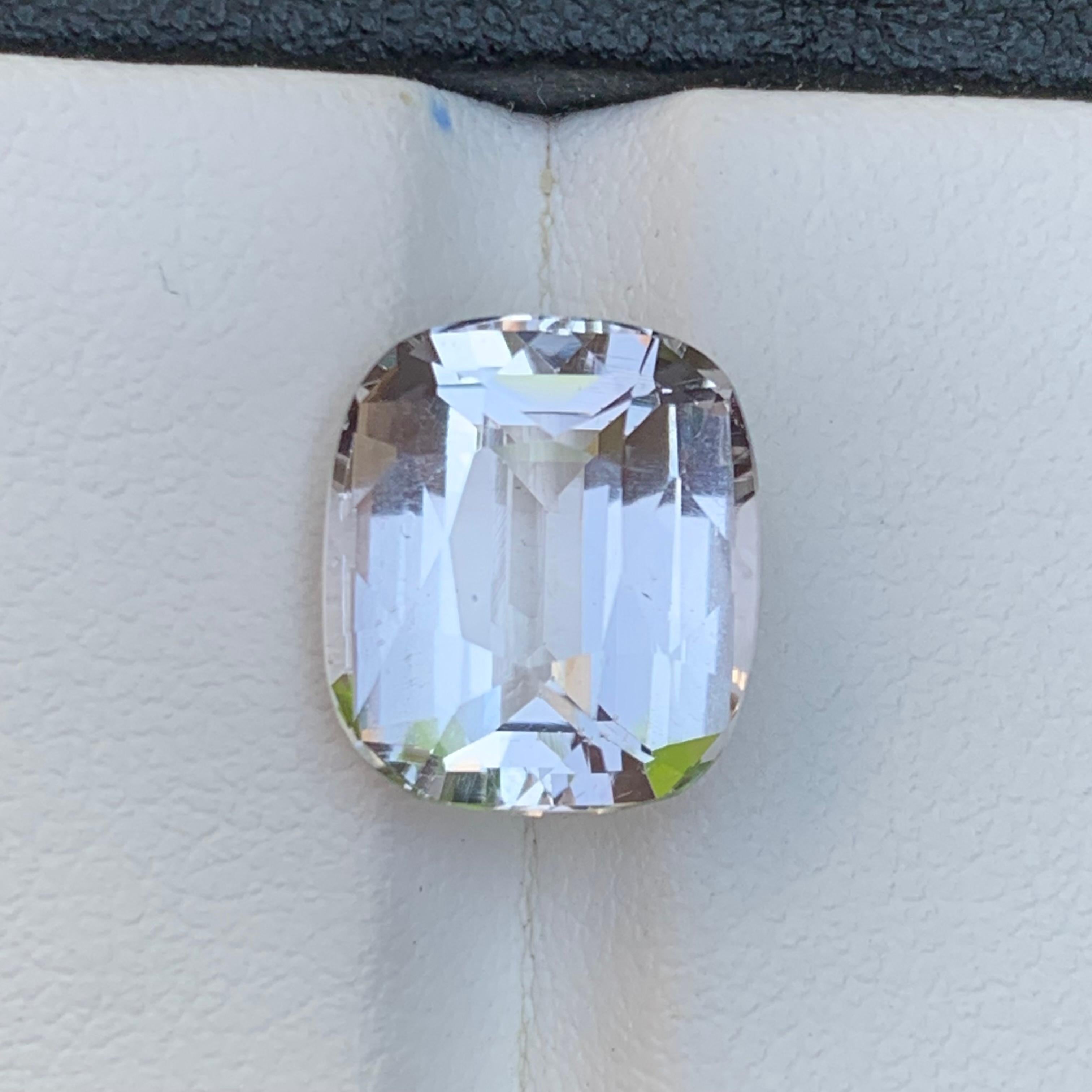 Contemporaneo Anello di morganite naturale con tonalità rosa pallido, gemma sciolta da 6,10 carati con taglio a cuscino in vendita