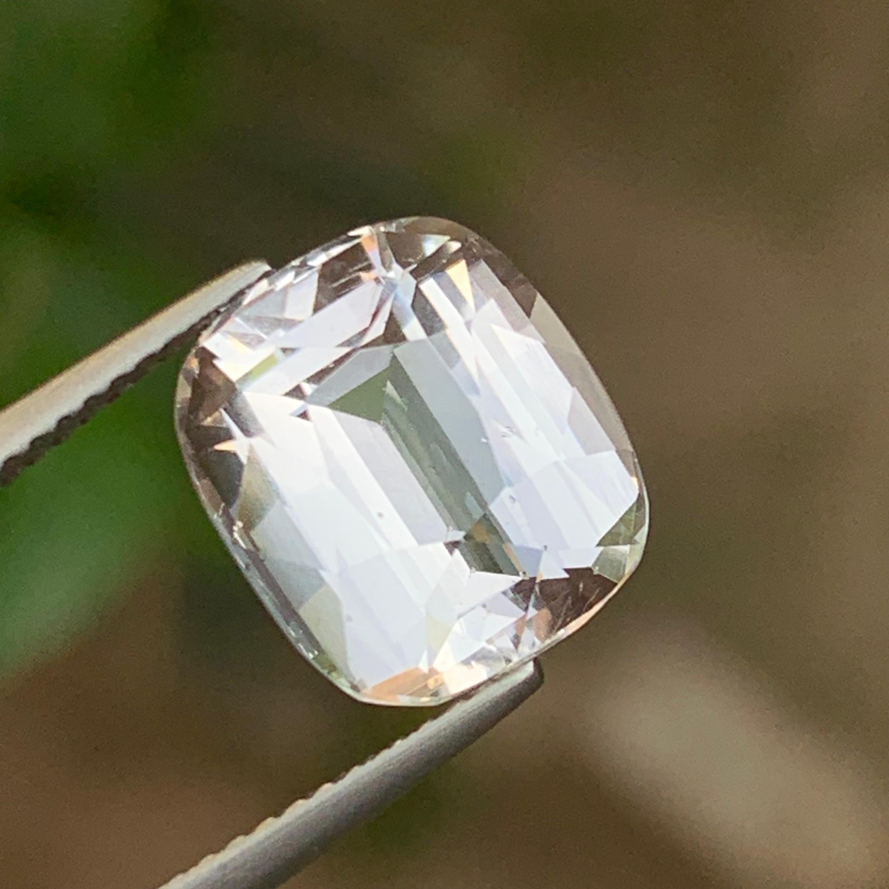 Taglio cuscino Anello di morganite naturale con tonalità rosa pallido, gemma sciolta da 6,10 carati con taglio a cuscino in vendita