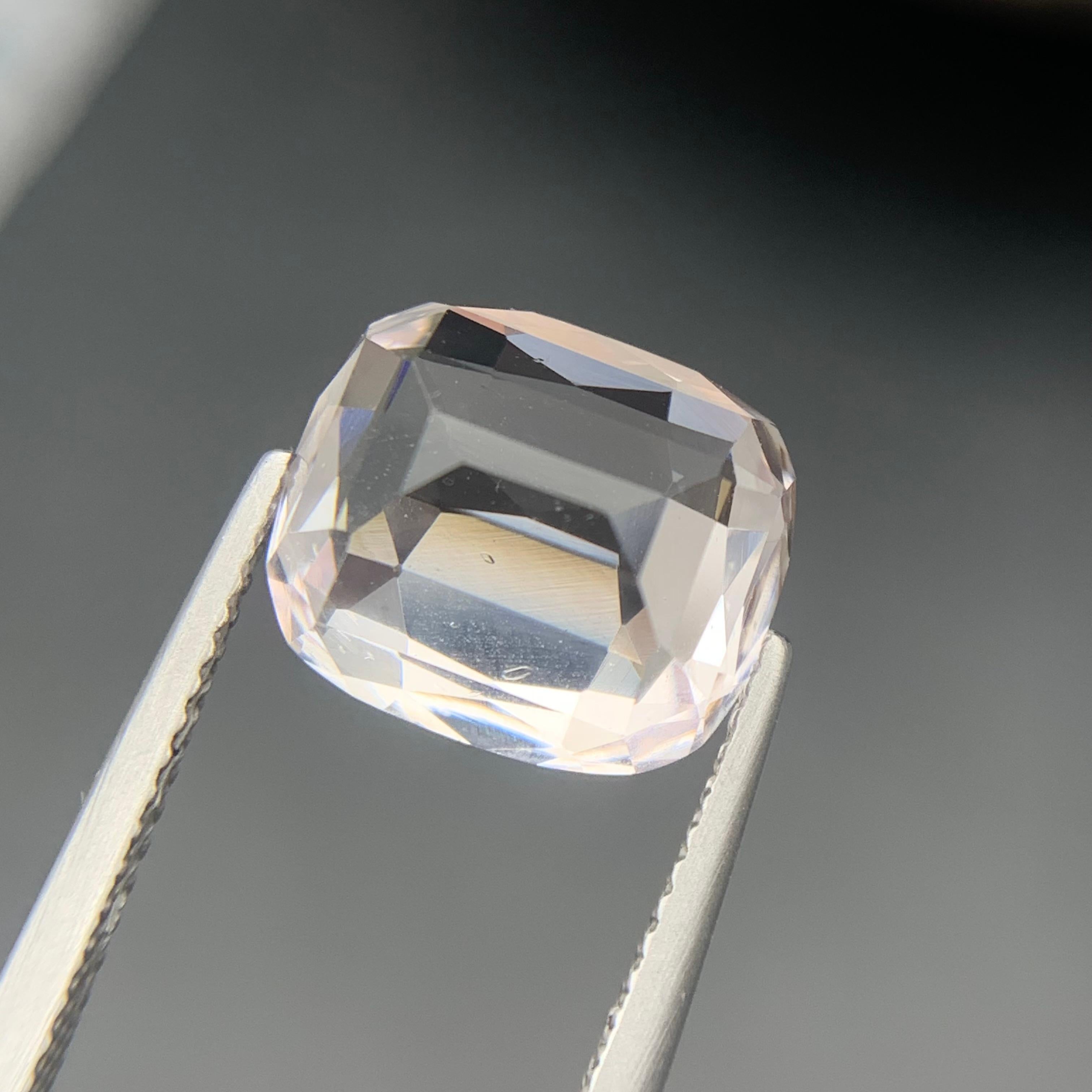 Anello di morganite naturale con tonalità rosa pallido, gemma sciolta da 6,10 carati con taglio a cuscino In condizioni Nuovo in vendita a Peshawar, PK