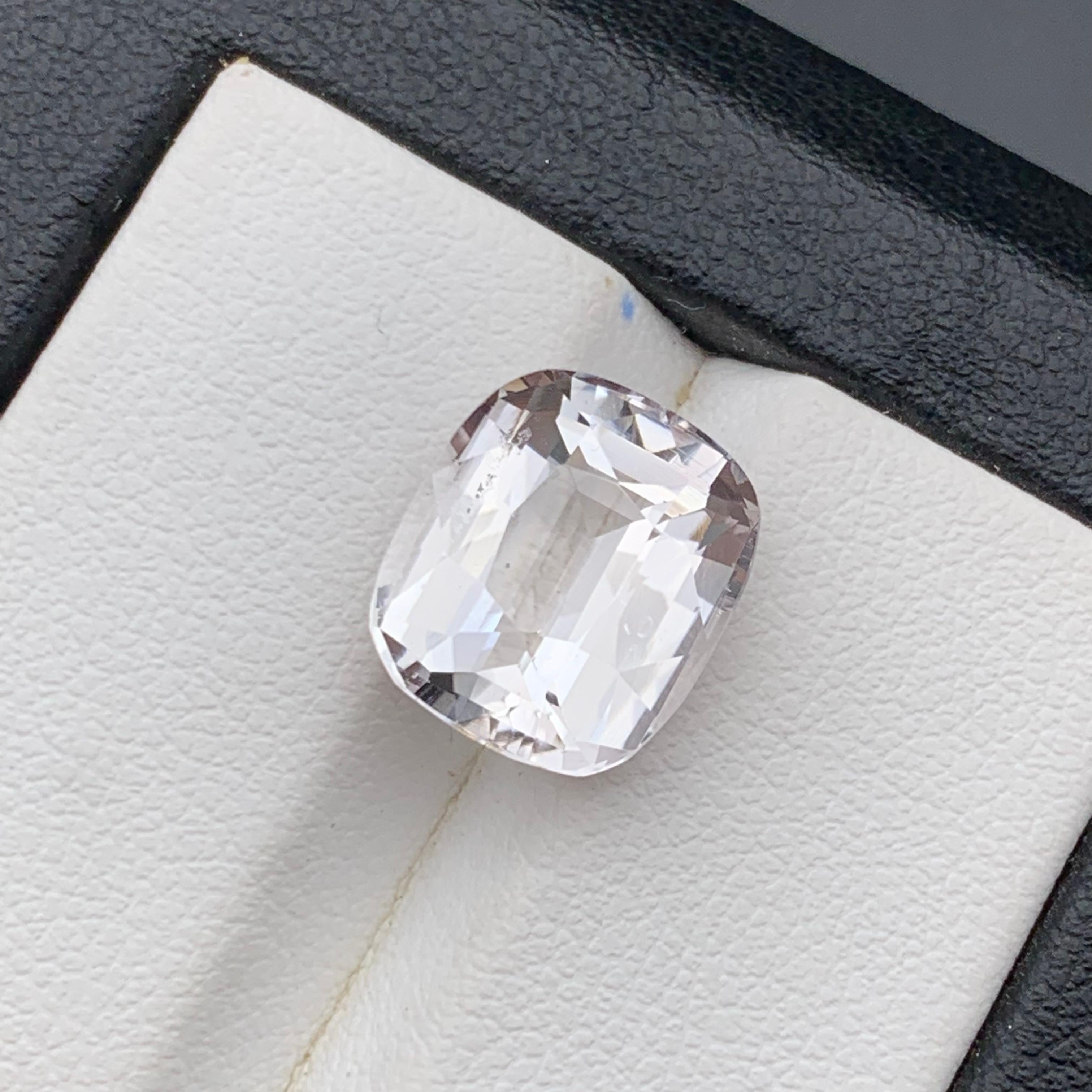 Anello di morganite naturale con tonalità rosa pallido, gemma sciolta da 6,10 carati con taglio a cuscino in vendita 2