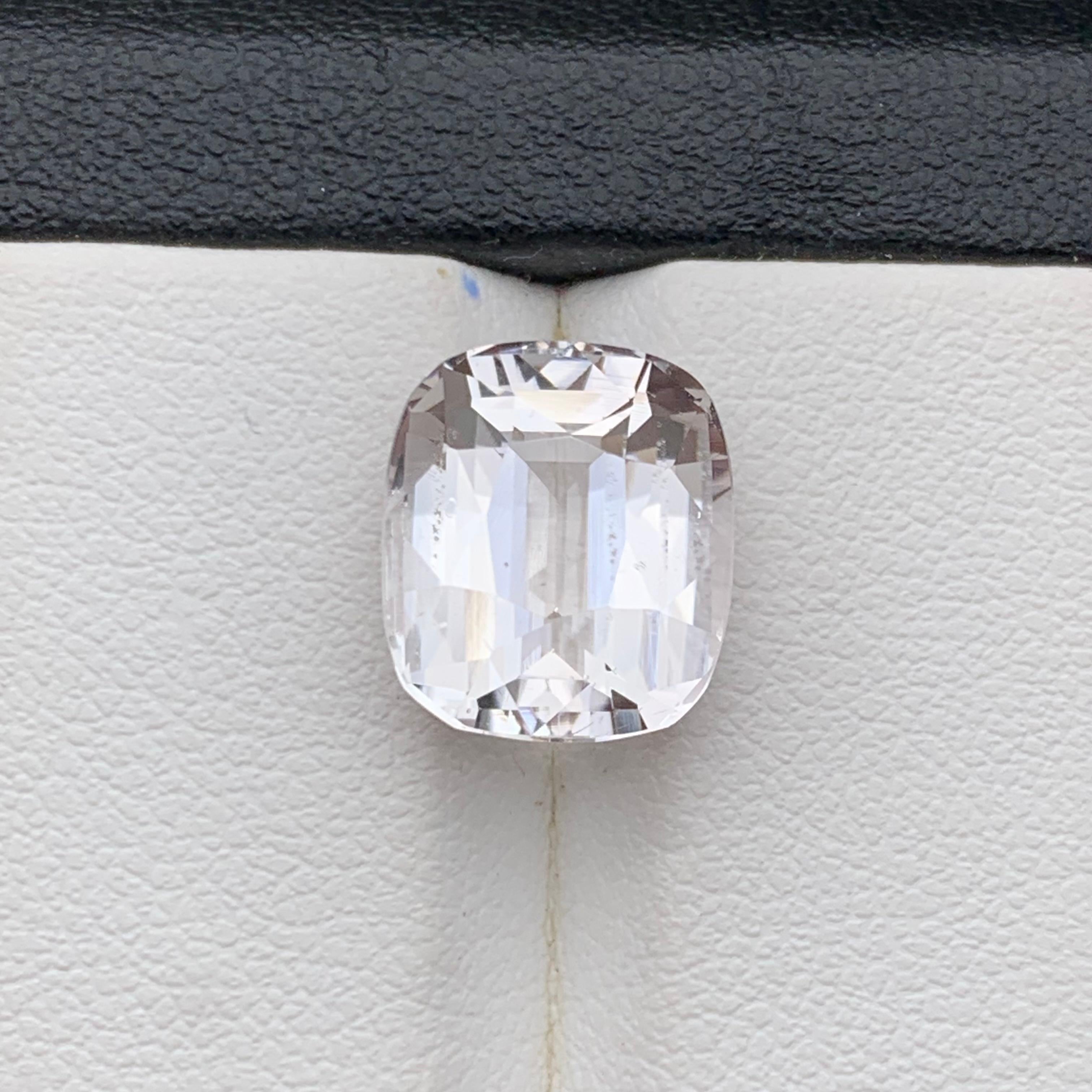 Anello di morganite naturale con tonalità rosa pallido, gemma sciolta da 6,10 carati con taglio a cuscino in vendita 3
