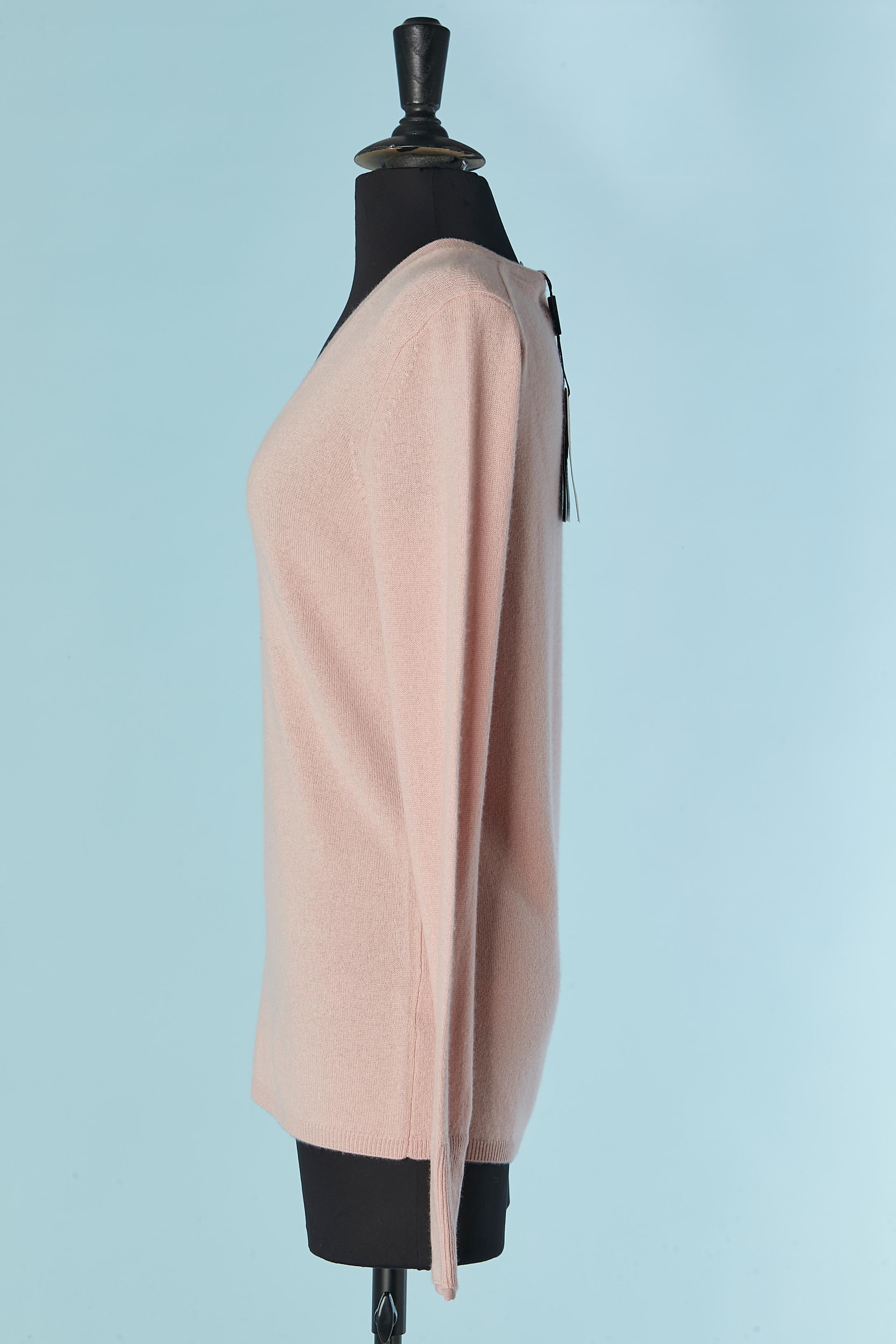 Pale pink cashmere sweater with V neck BURBERRY BRIT New In New Condition For Sale In Saint-Ouen-Sur-Seine, FR