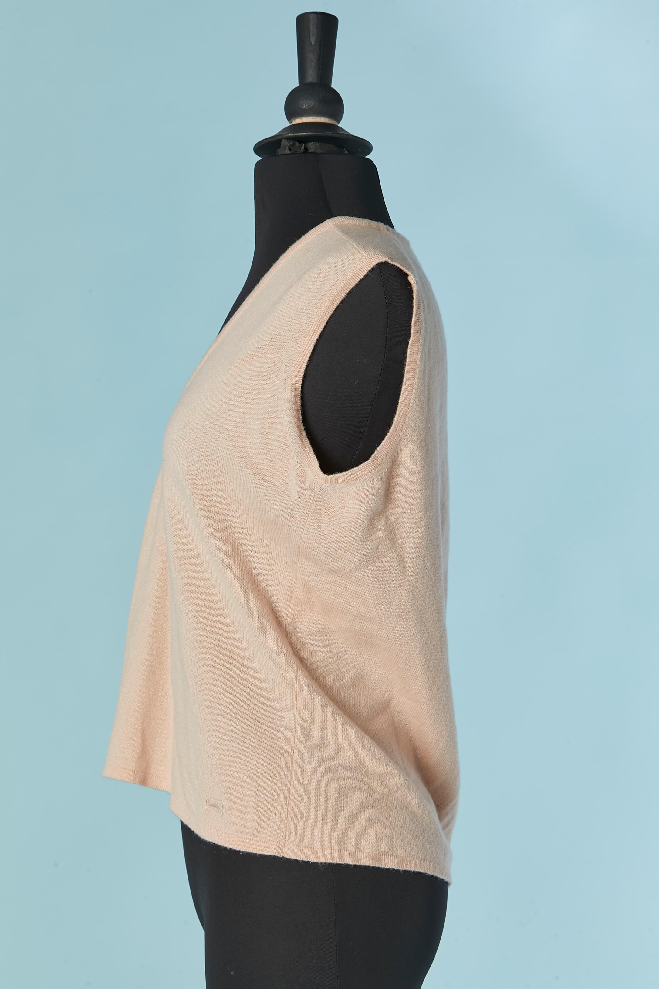 Pale pink cashmere with knit and rhinestone flower Twin-set CHANEL For Sale 7