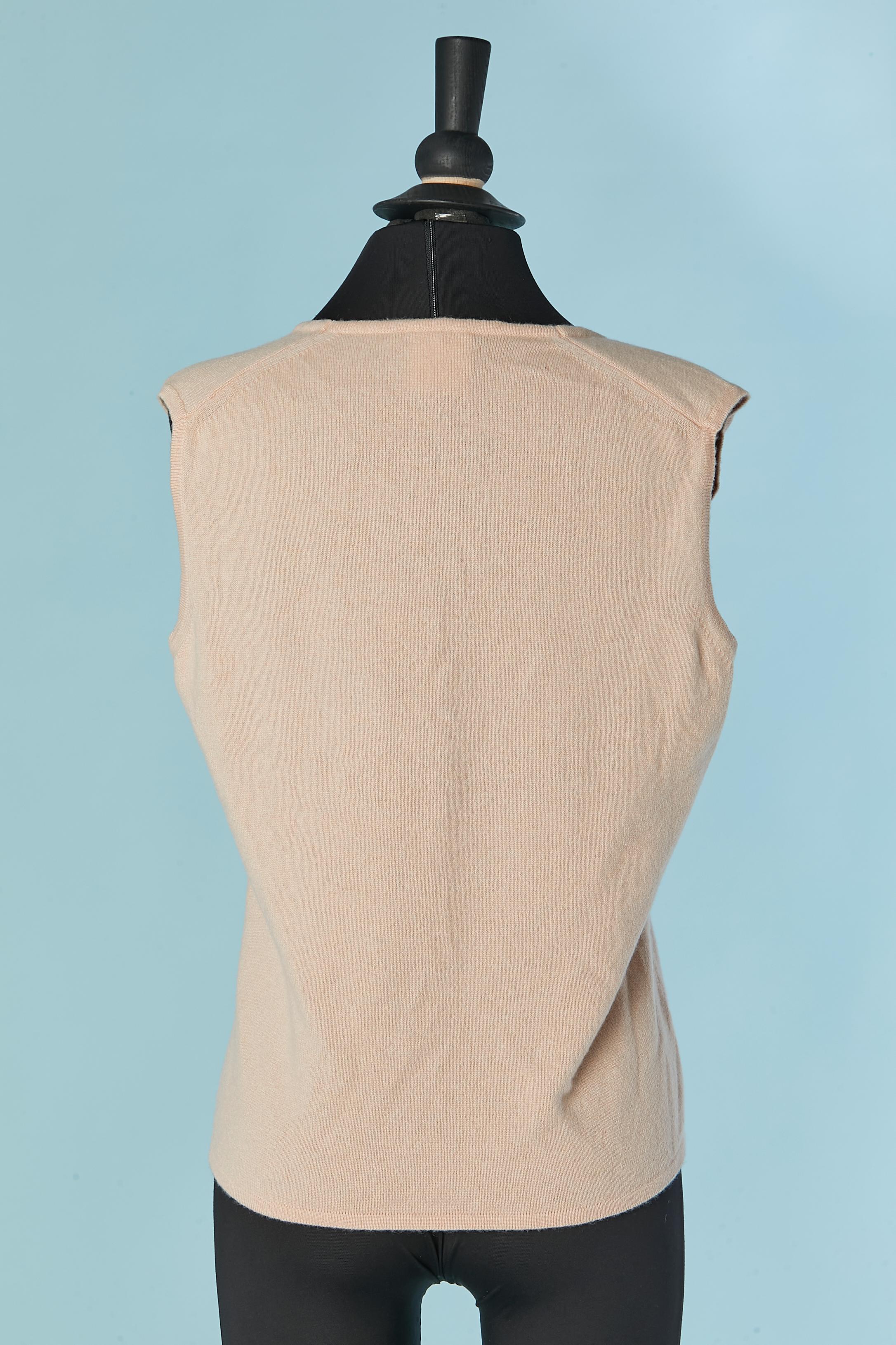 Pale pink cashmere with knit and rhinestone flower Twin-set CHANEL For Sale 8