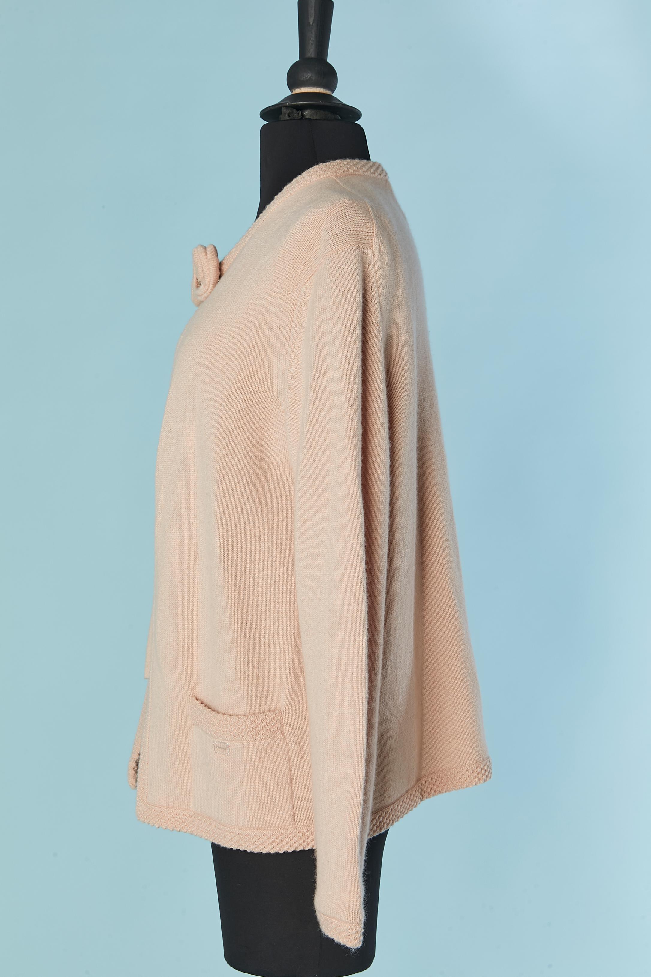 Women's Pale pink cashmere with knit and rhinestone flower Twin-set CHANEL For Sale