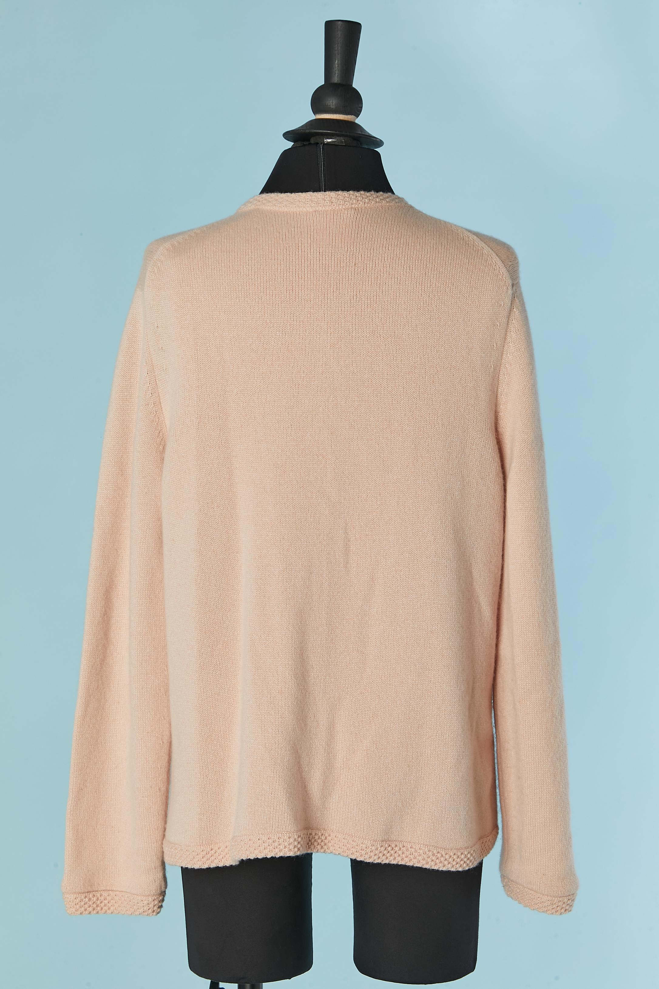 Pale pink cashmere with knit and rhinestone flower Twin-set CHANEL For Sale 1