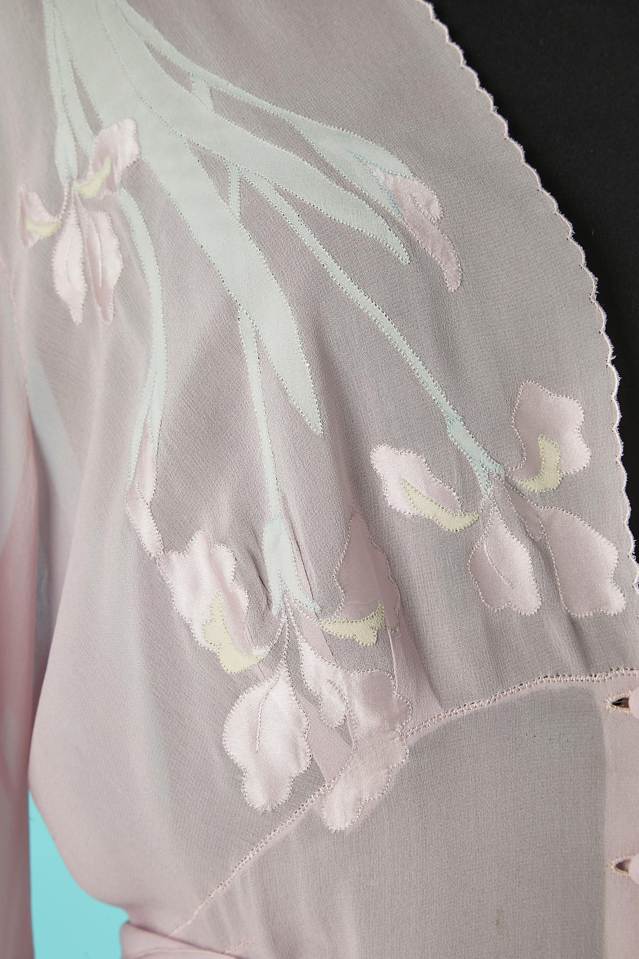 Gray Pale pink chiffon Robe with Iris appliqué Circa 1920