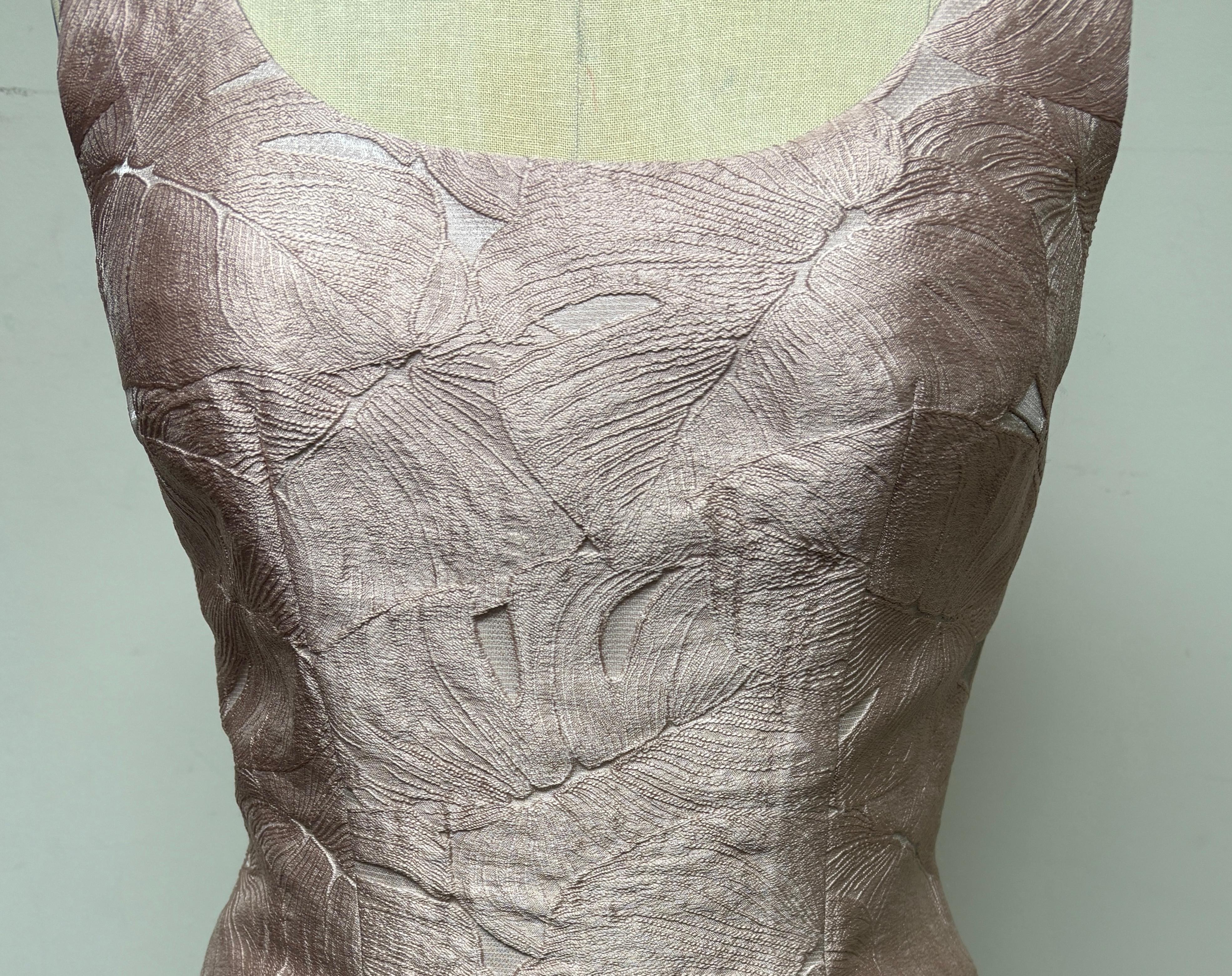 Vestido Slim en Jacquard de Algodón Rosa Palestina con Motivo de Hojas y Cuello Redondo en venta 2